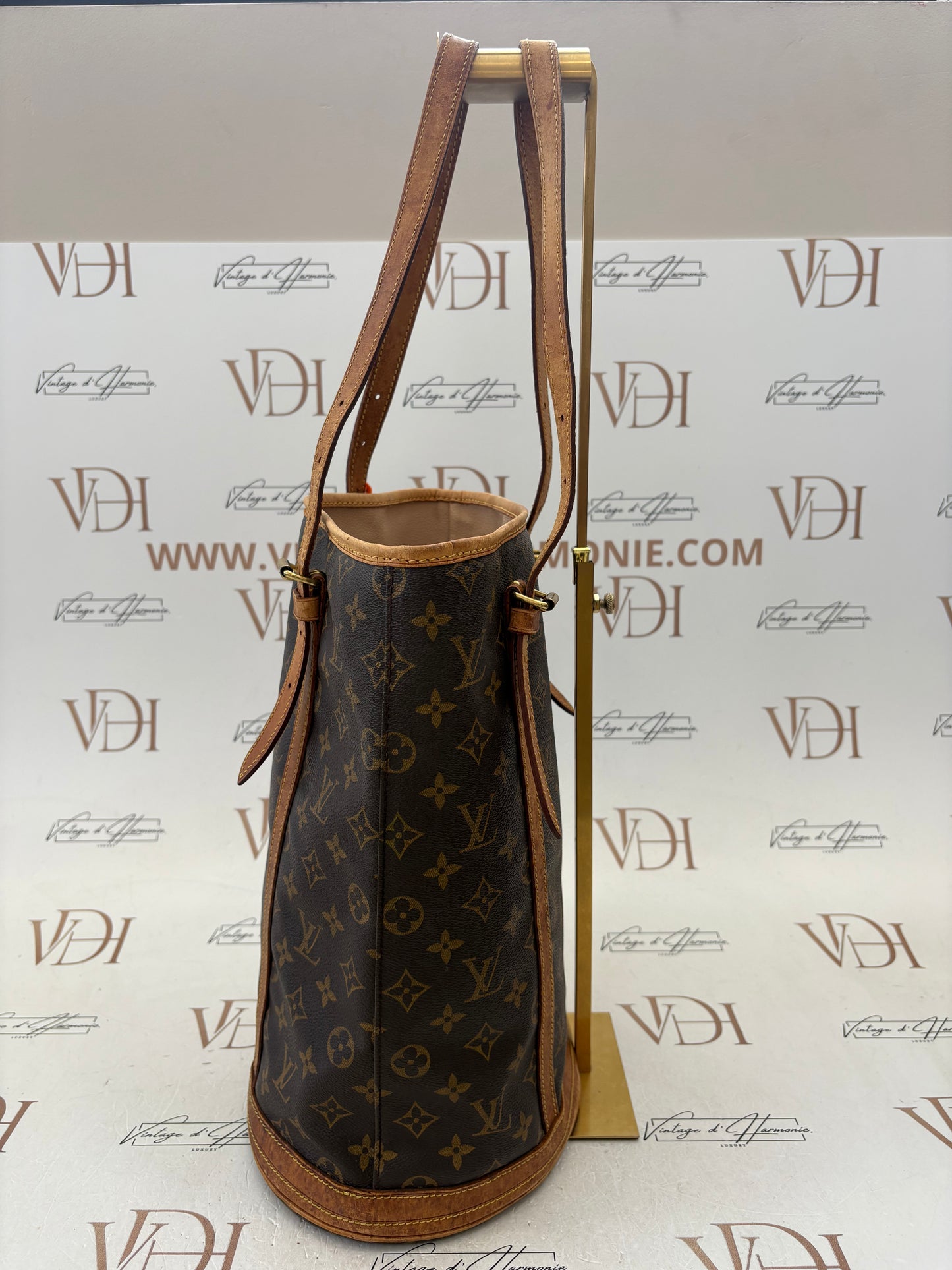 018539 - Louis Vuitton Bucket GM