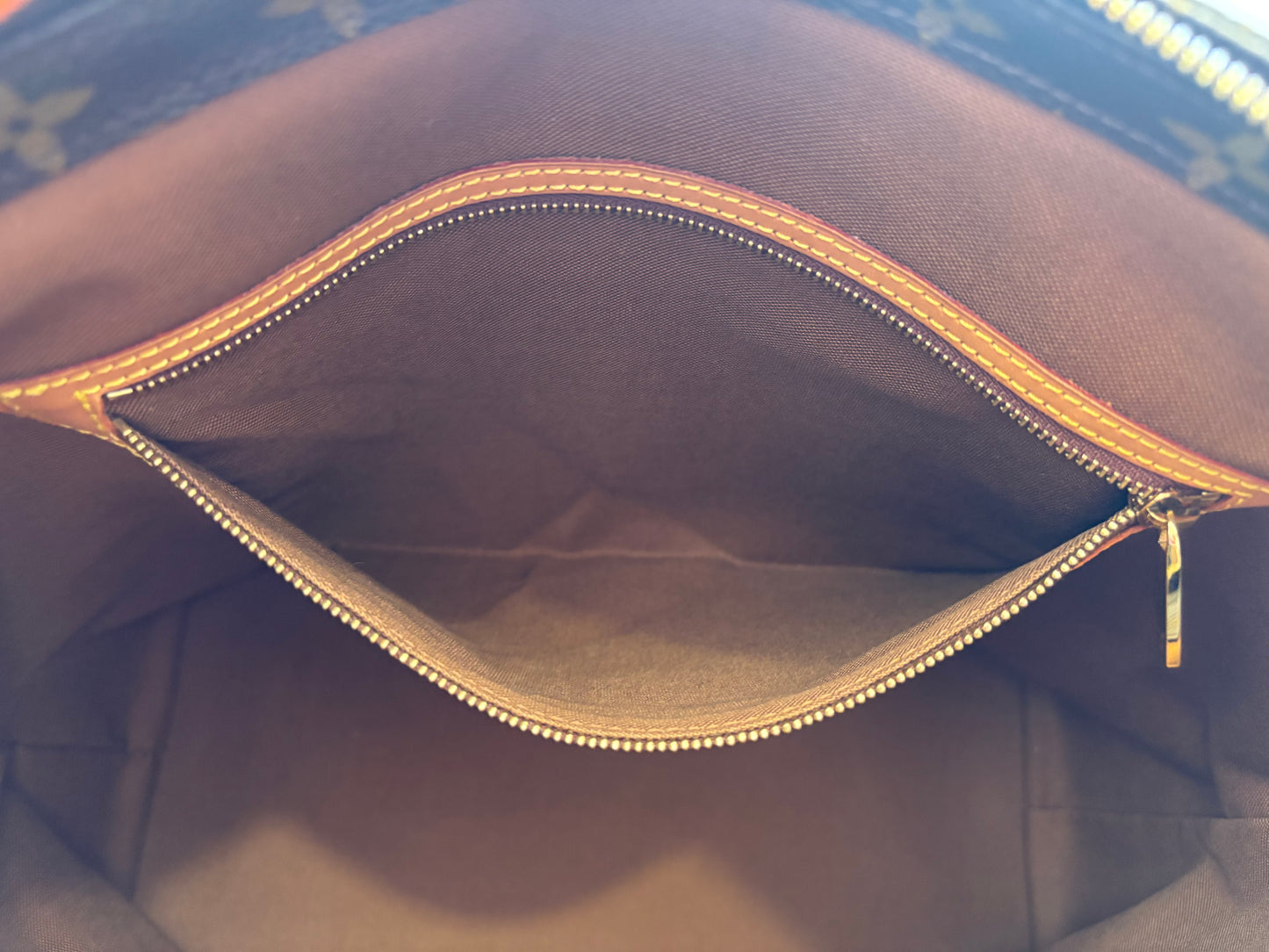 018104 - Louis Vuitton Cabas Mezzo