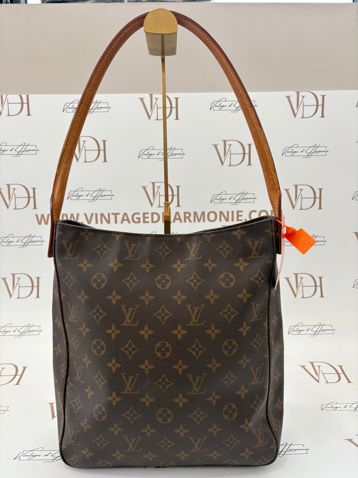 018100 - Louis Vuitton Looping GM