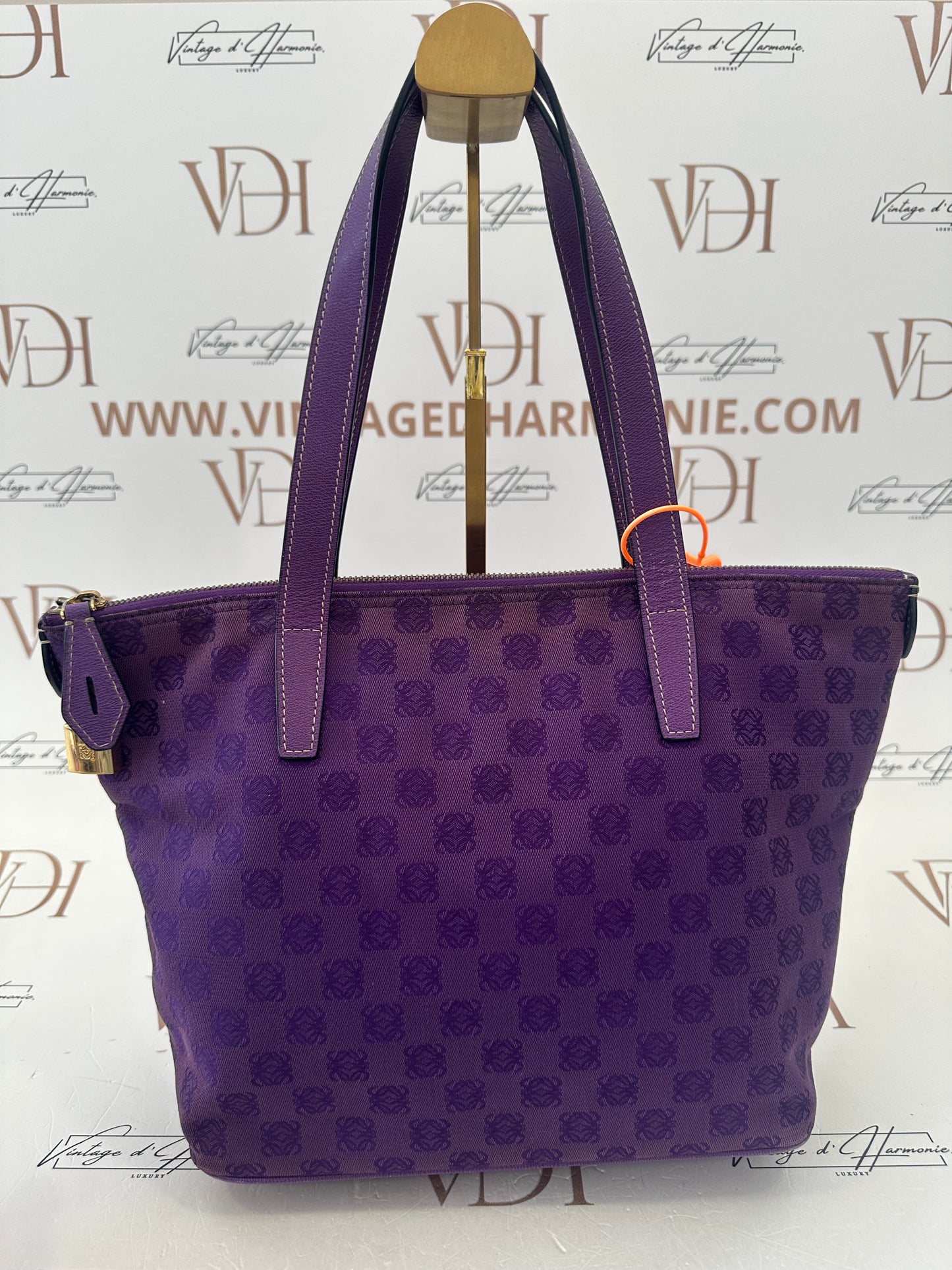382386 - Loewe
