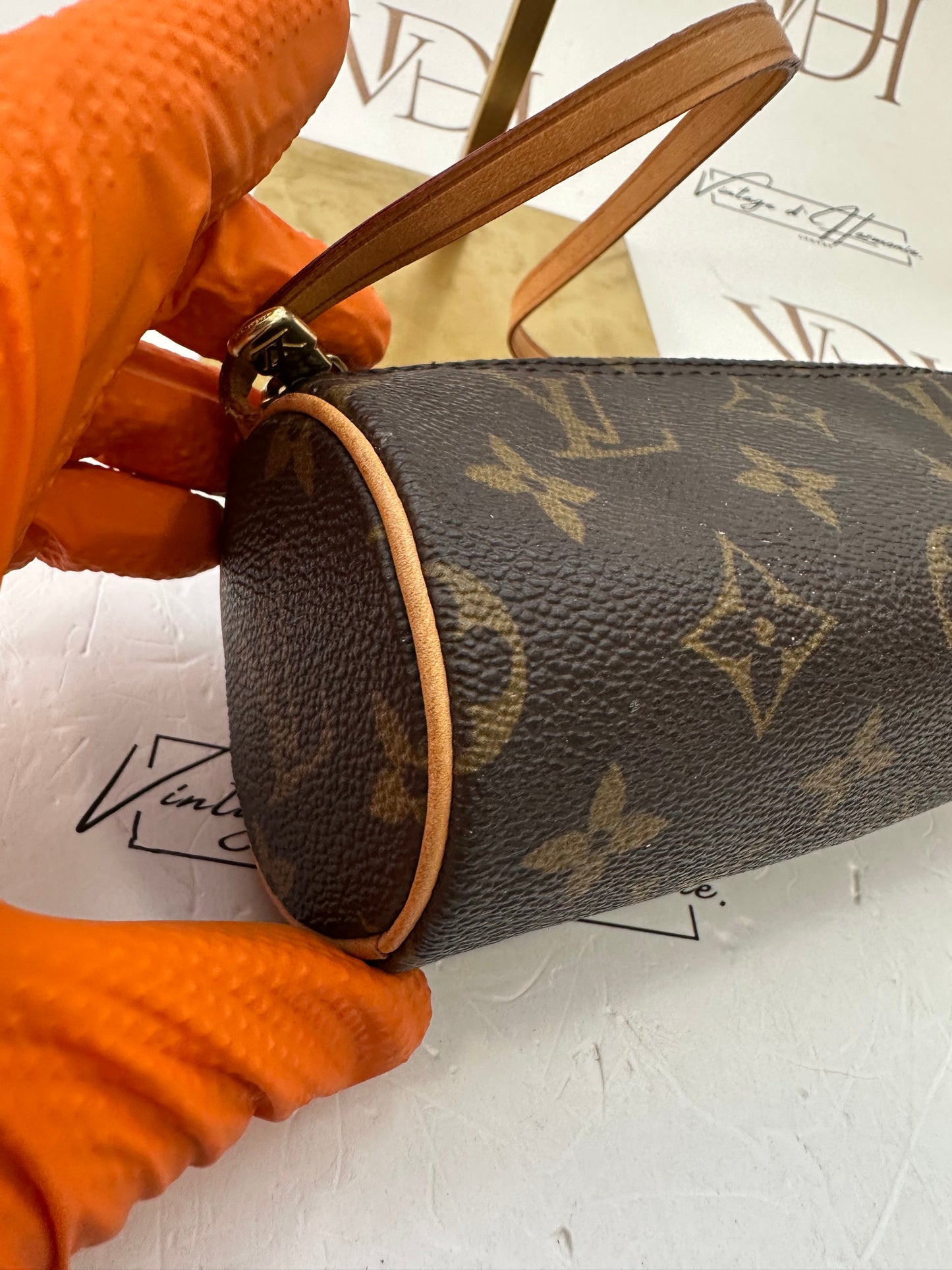 016885 - Louis Vuitton Papillon Pouch
