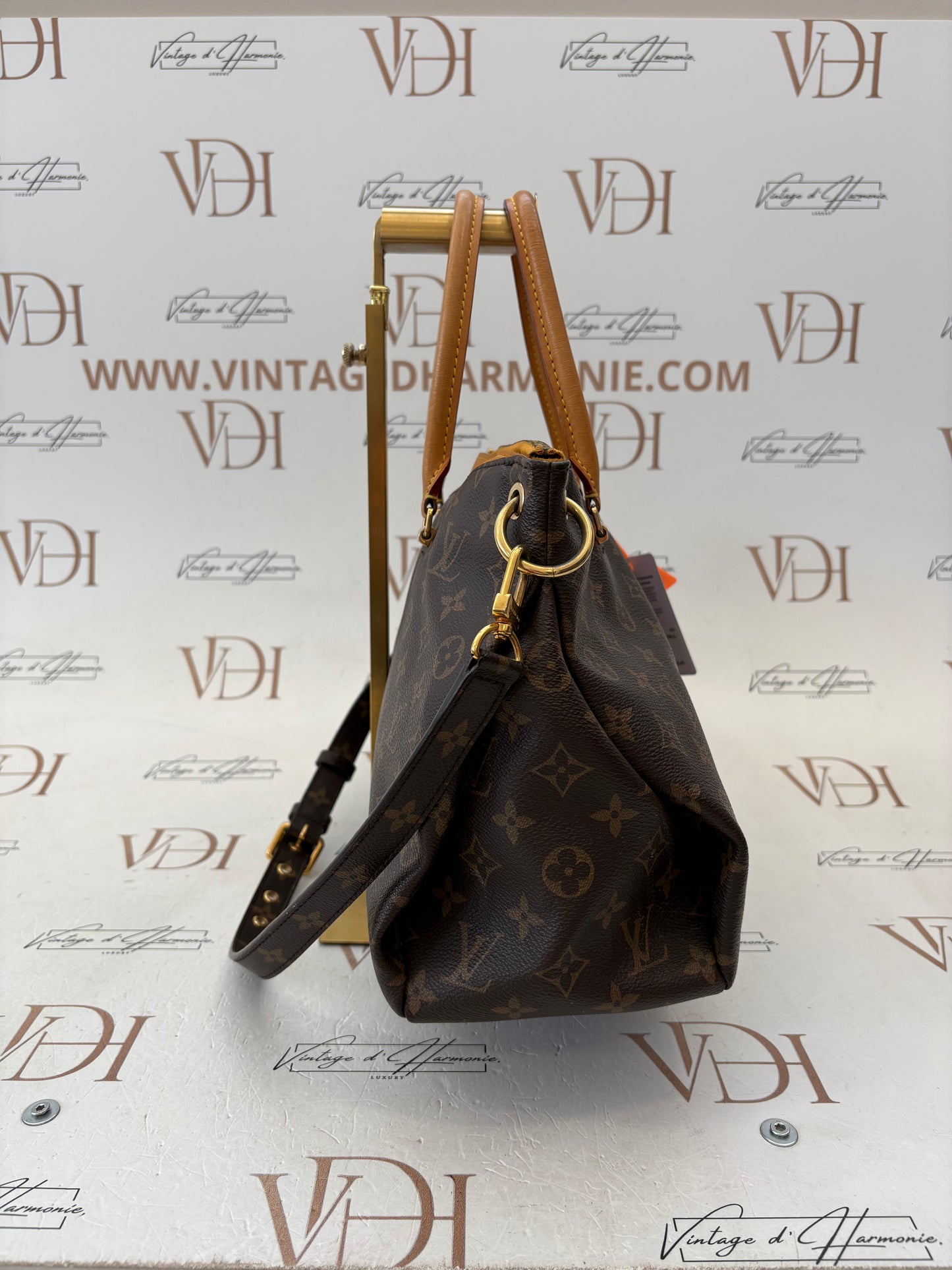 384141 - Louis Vuitton Pallas