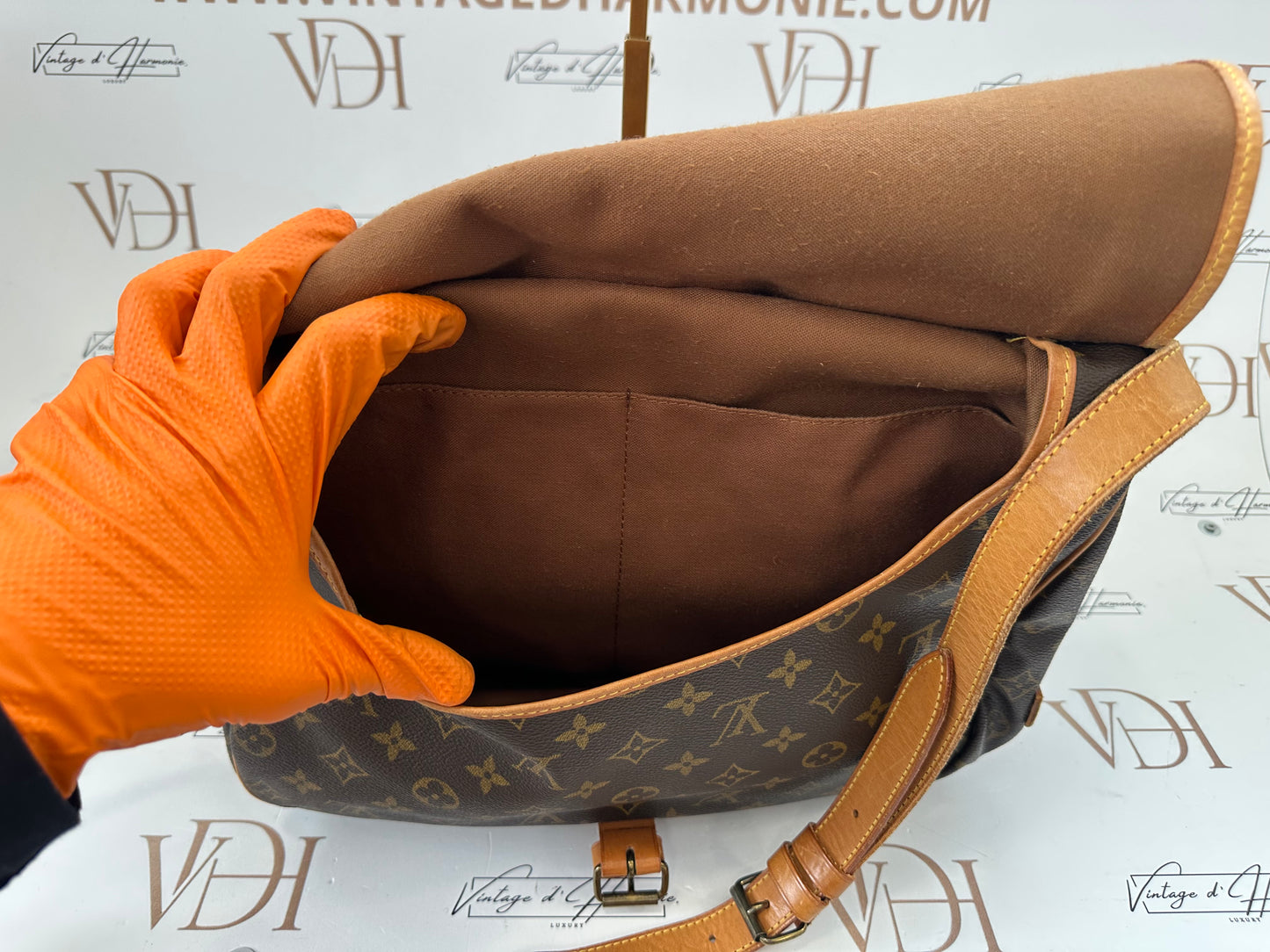 018125 - Louis Vuitton Saumur 35