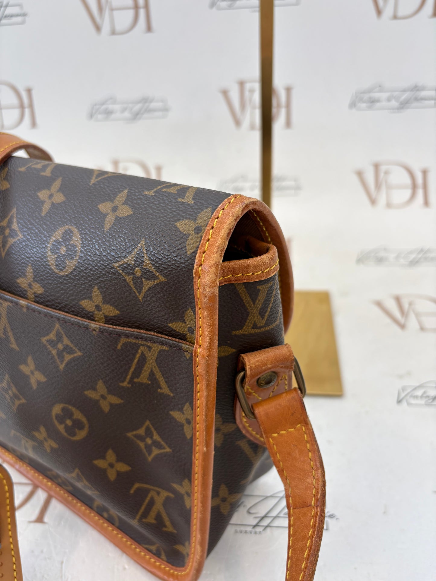 017154 - Louis Vuitton Gibeciere MM