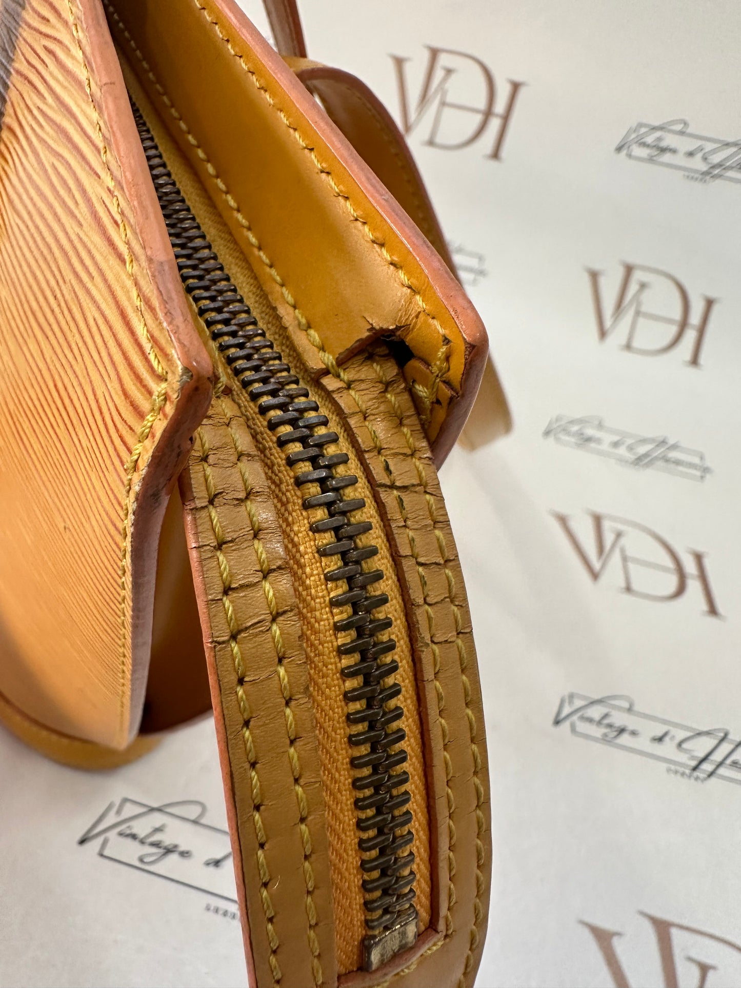 016875 - Louis Vuitton Epi Saint Jacques