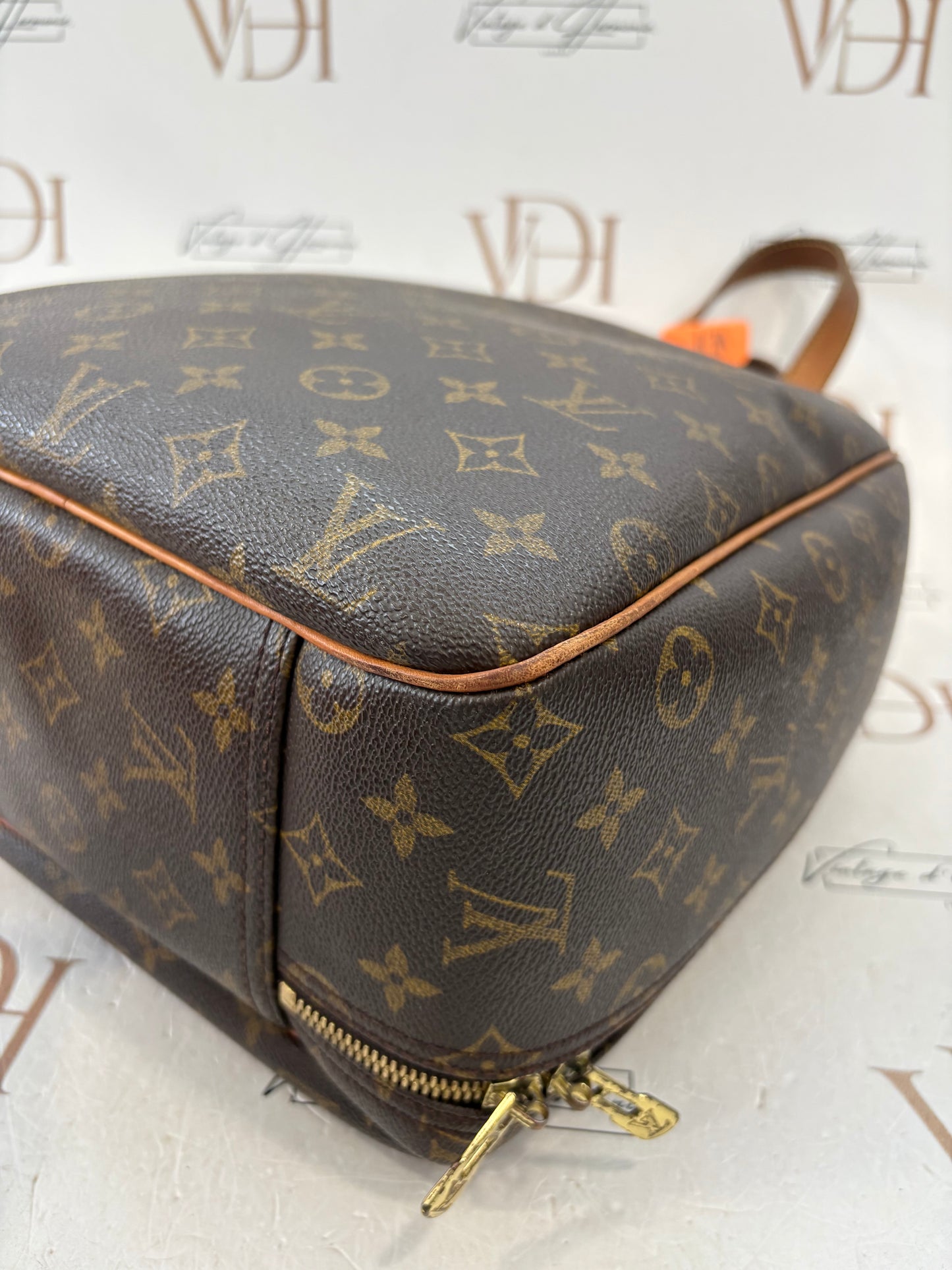 200985 - Louis Vuitton Excursion