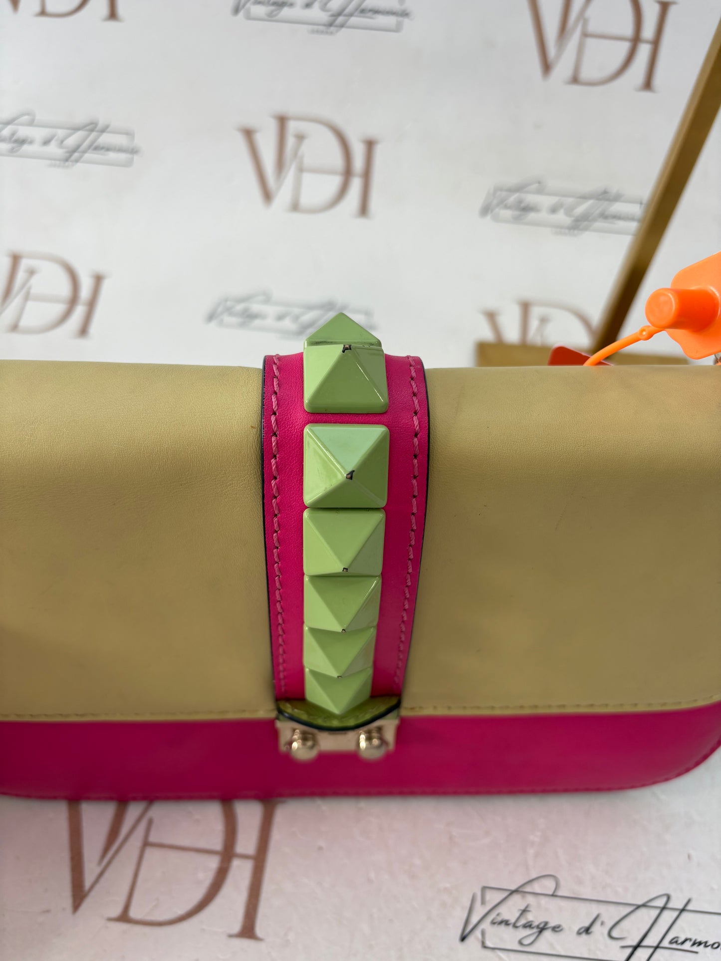 201269 - Valentino Glam Lock