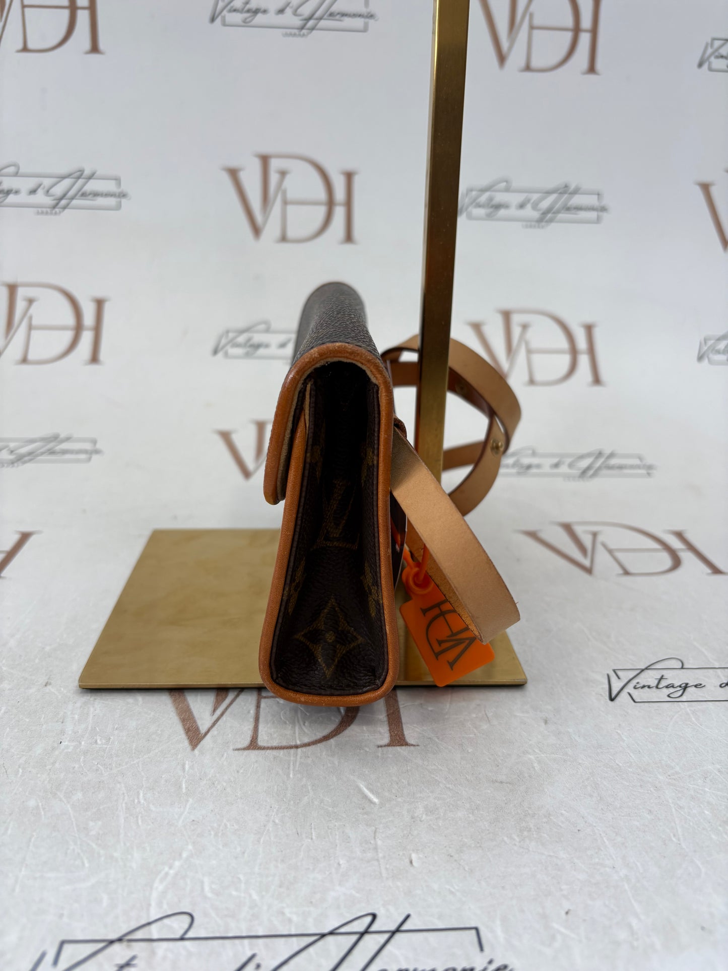 018982 - Louis Vuitton Florentine