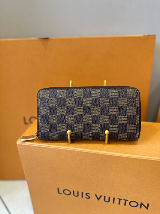 Louis Vuitton Zippy Damier Wallet