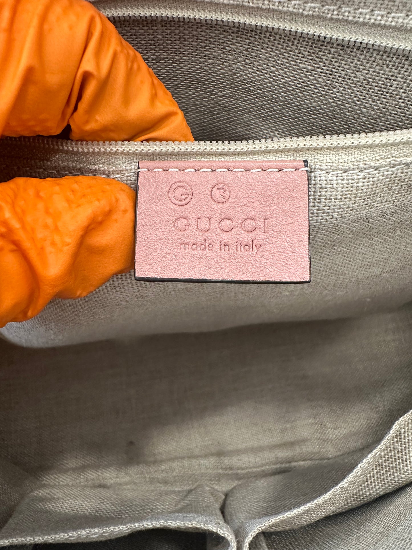 382745 - Gucci