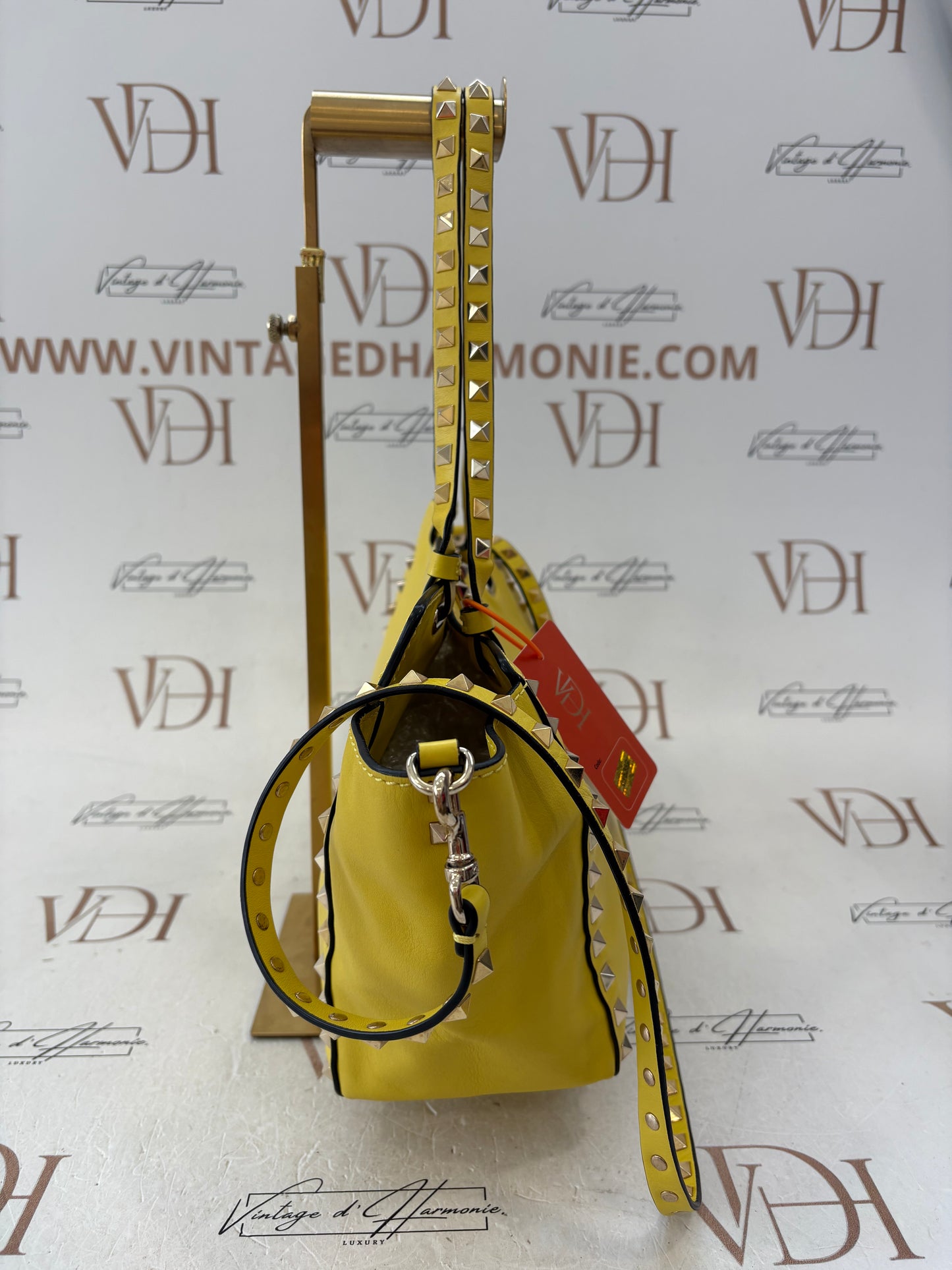 018339 - Valentino Rockstud Yellow