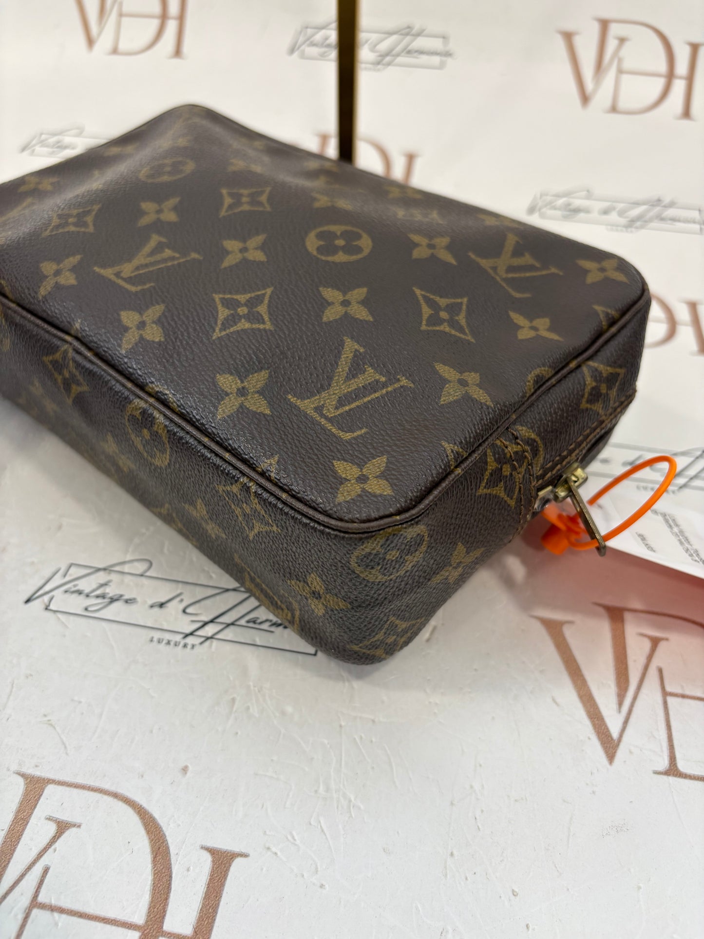 018700 - Louis Vuitton Trousse Toilette 23