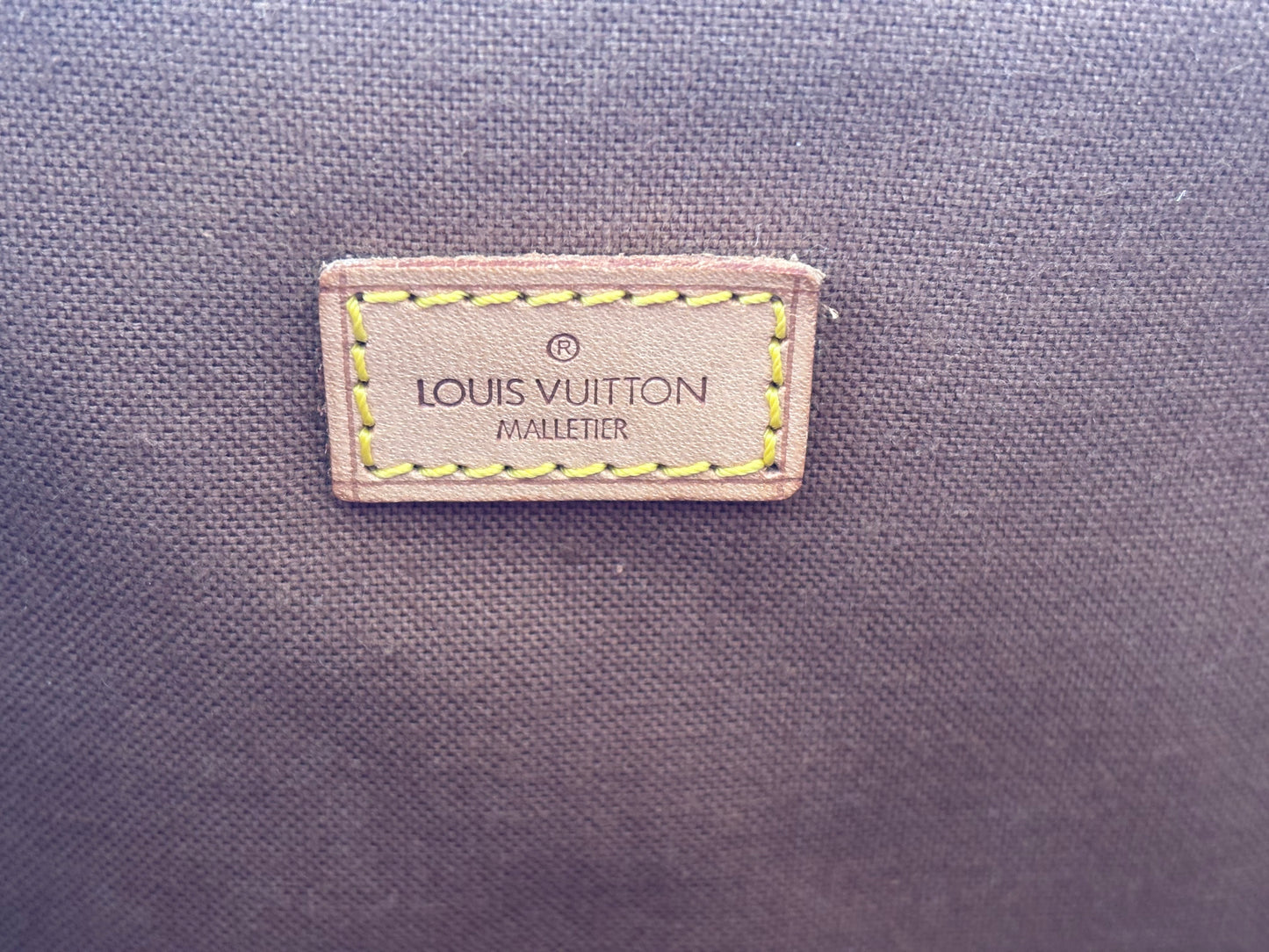 018966 - Louis Vuitton Gibeciere