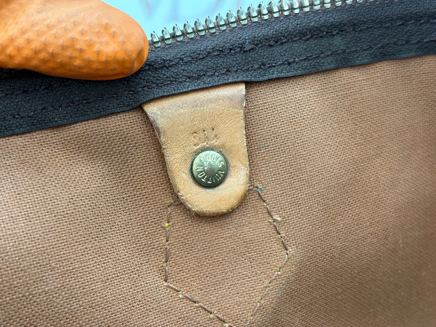 018987 - Louis Vuitton Speedy 40
