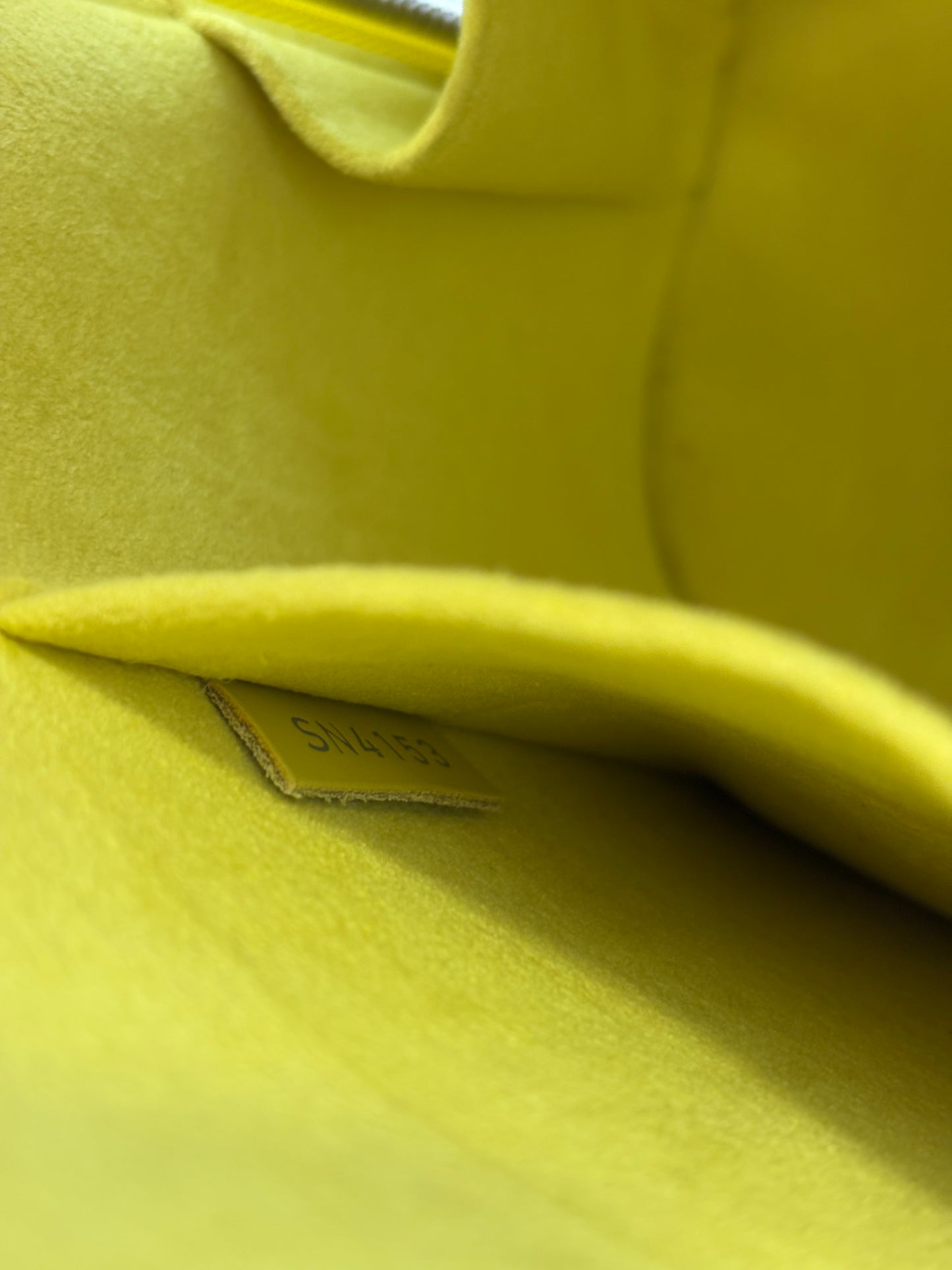 201432 - Louis Vuitton Alma Epi Yellow