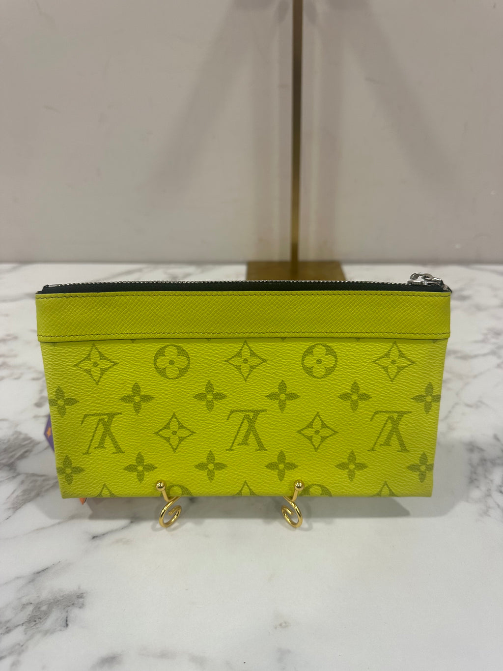 Louis Vuitton Discovery Pochette Fluo