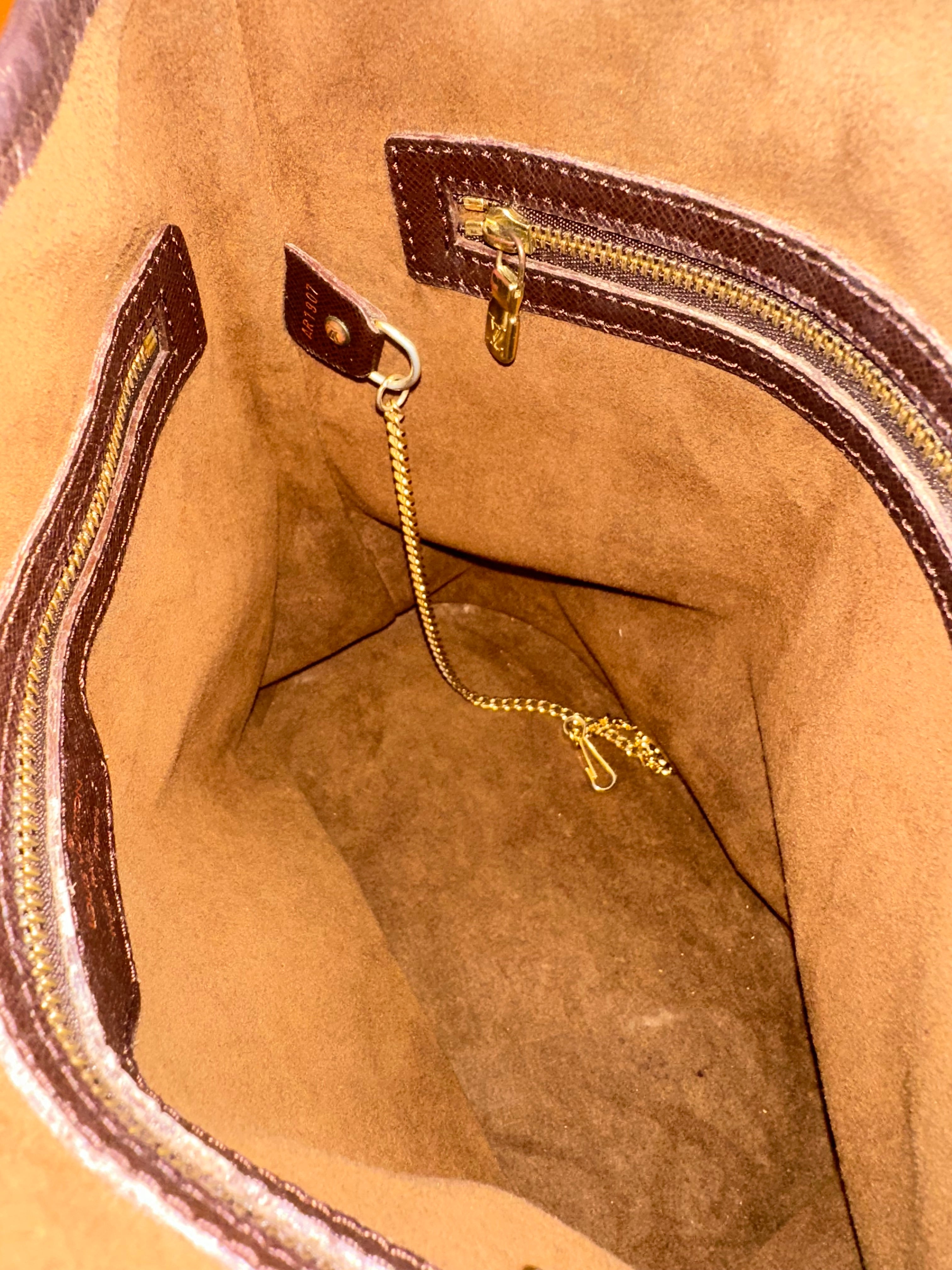 Louis Vuitton Marais