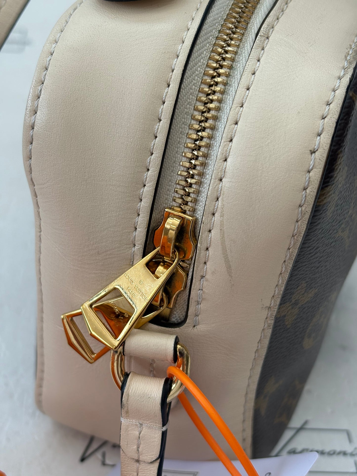 018540 - Louis Vuitton Cream Saintonge