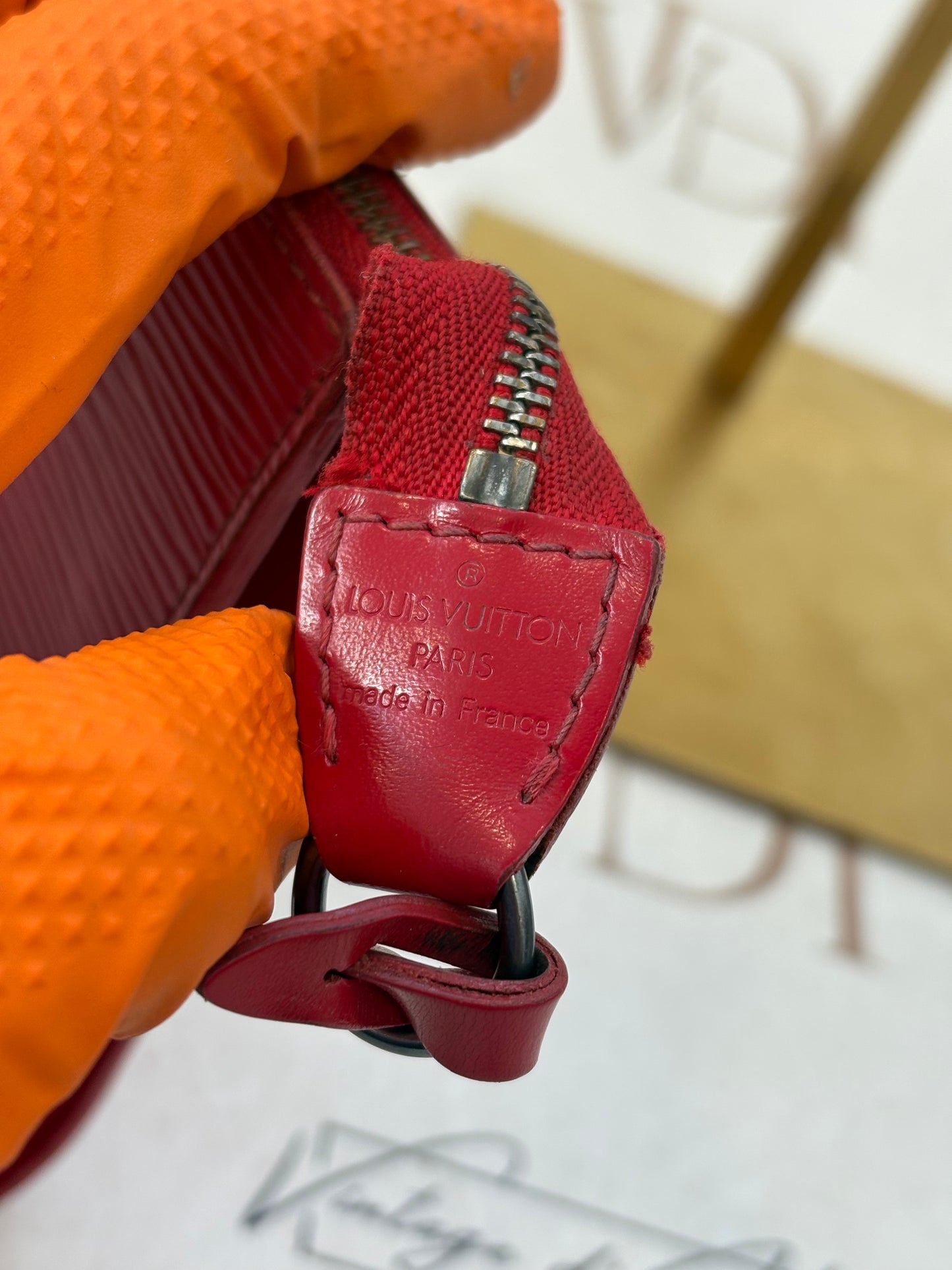 018996 - Louis Vuitton Red Epi Pochette