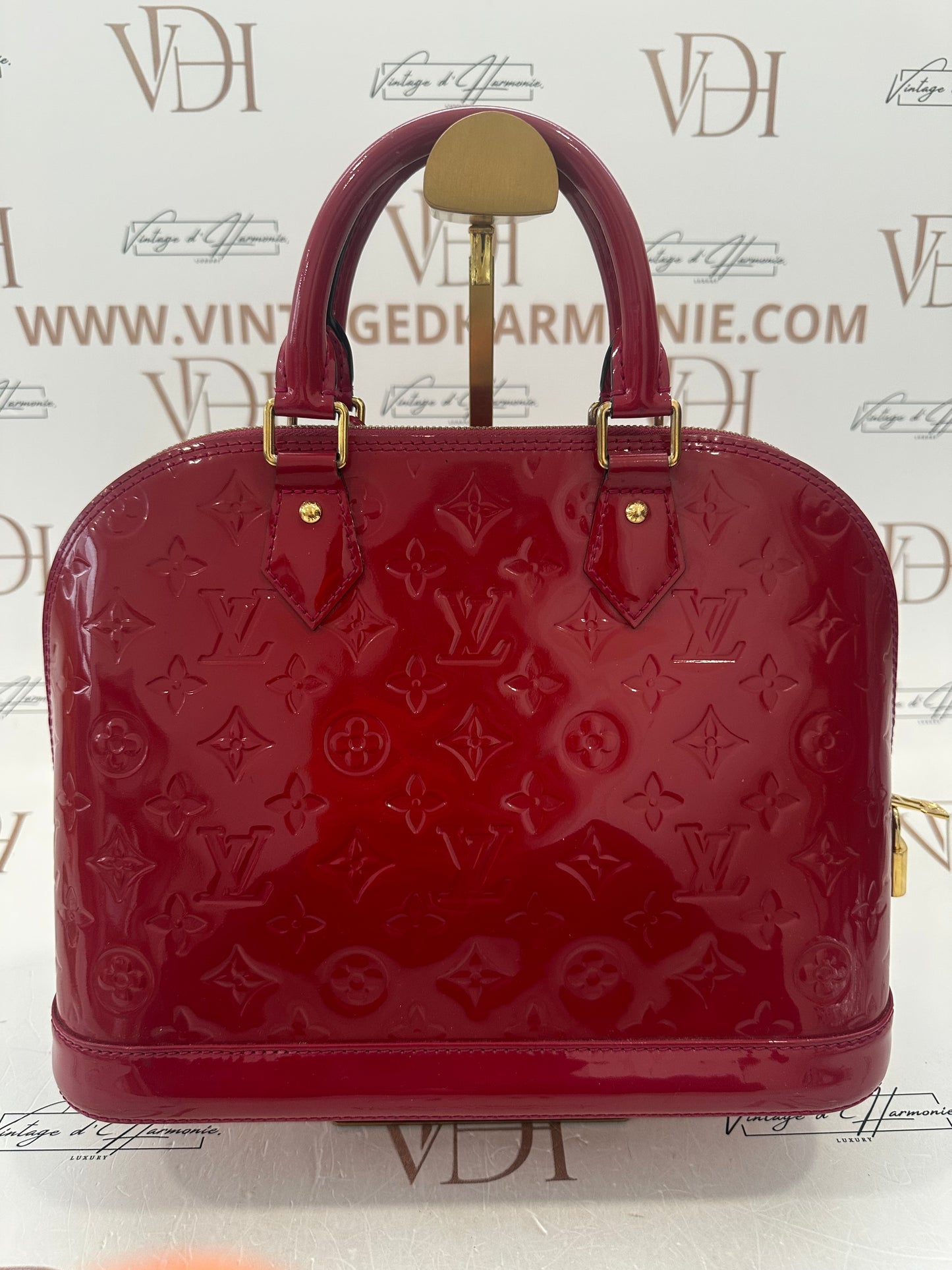 382863 - Louis Vuitton Alma Vernis Red