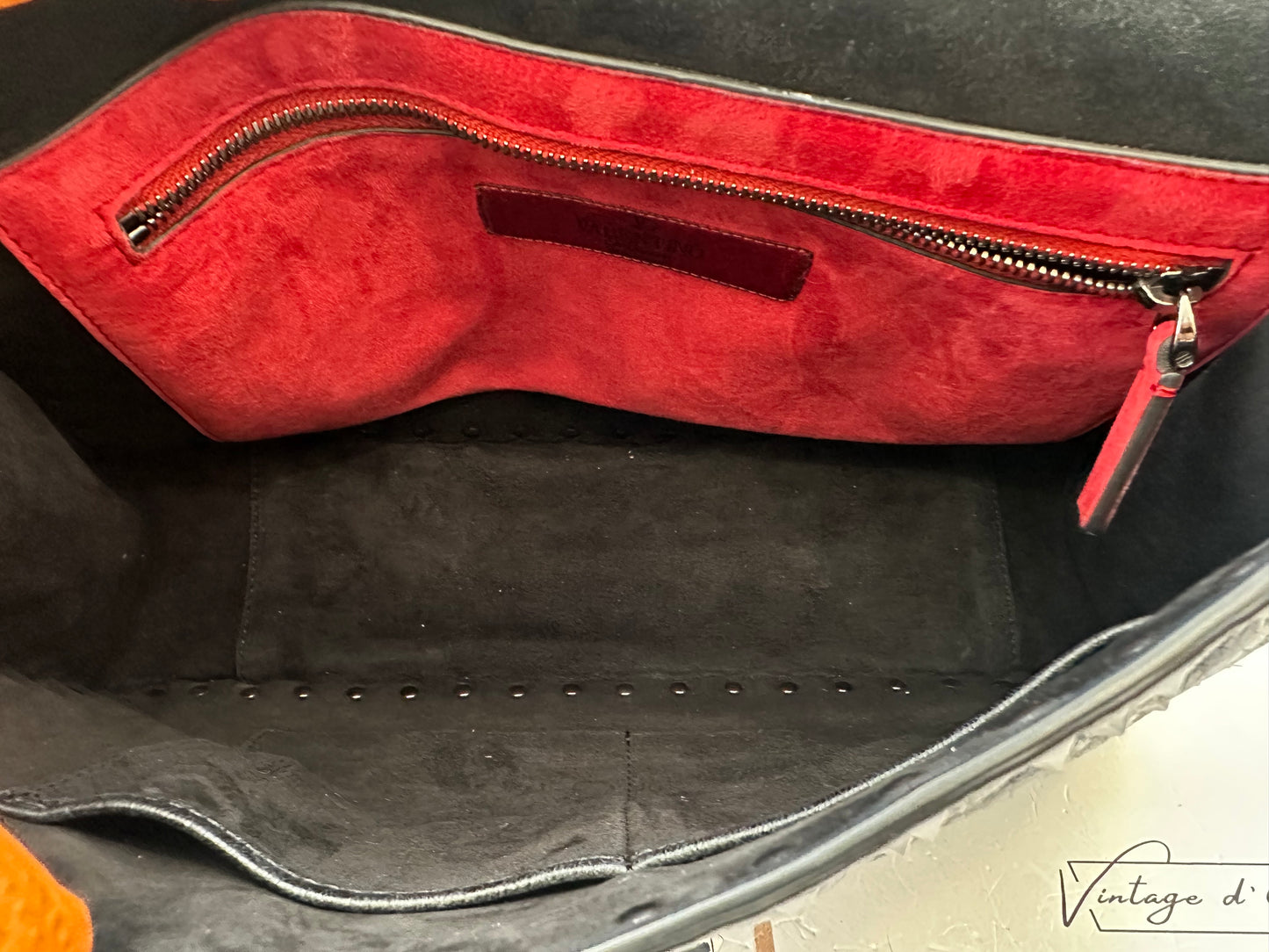 382938 - Valentino Spike