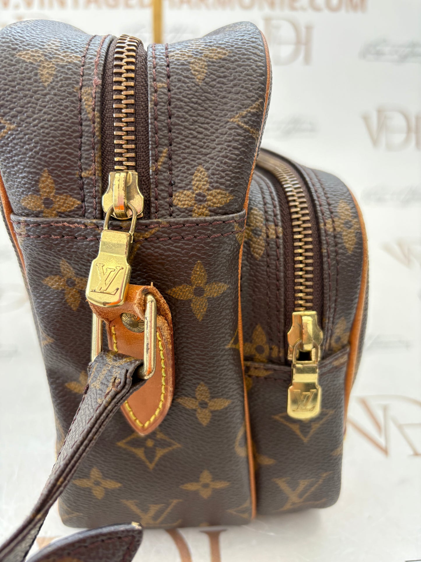 018921 - Louis Vuitton Nile