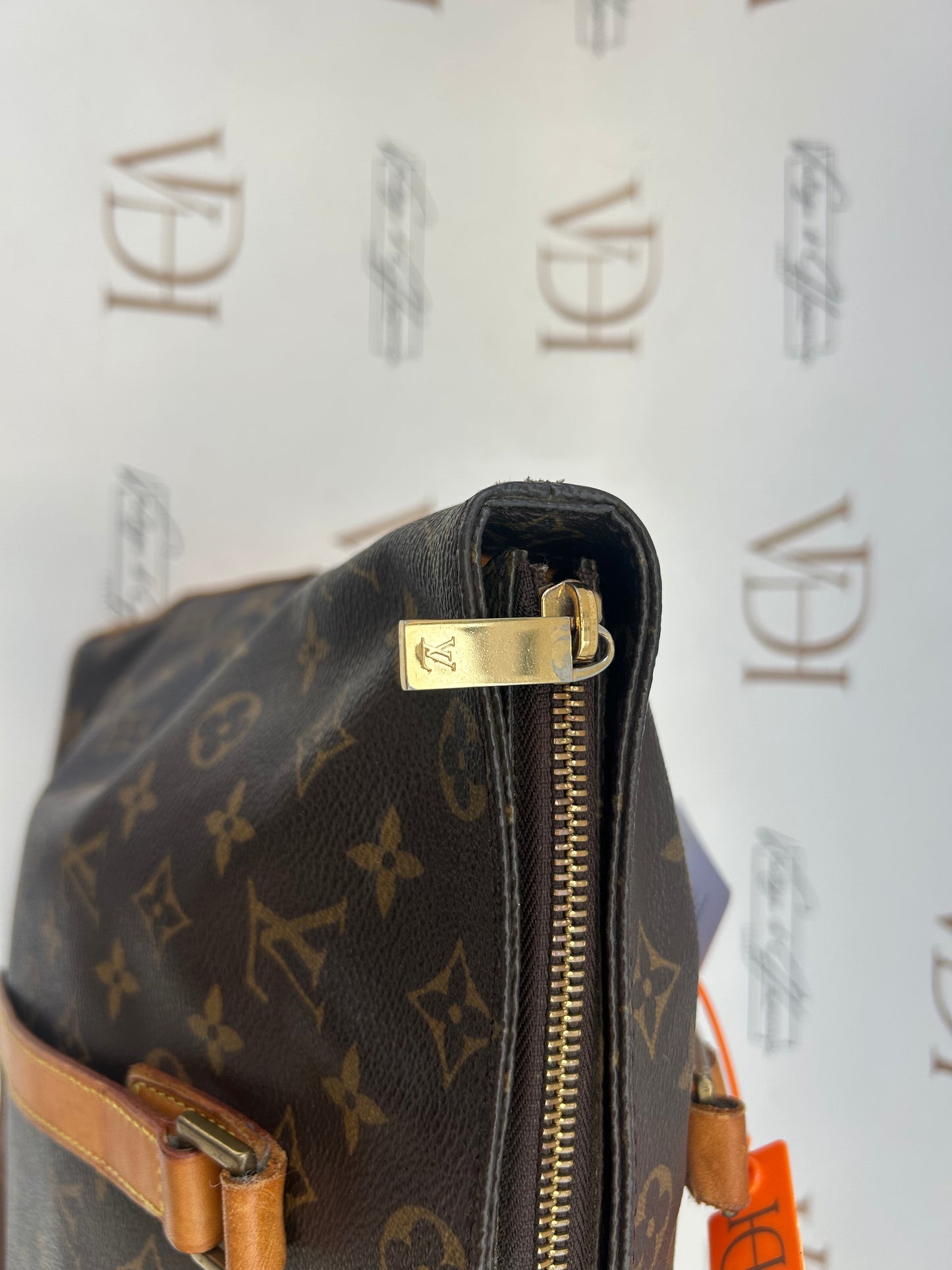 018211 - Louis Vuitton Cabas Mezzo