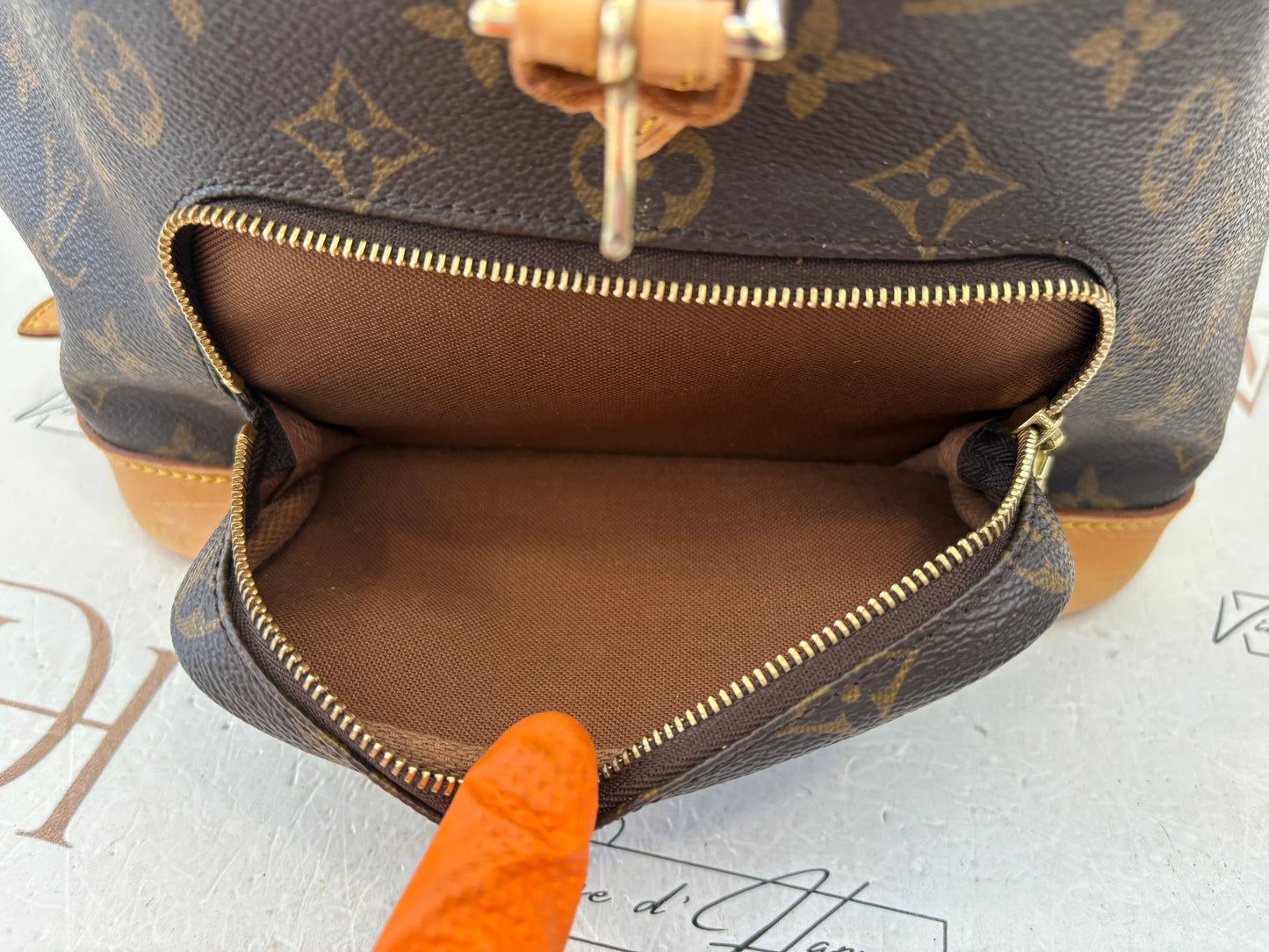 017177 - Louis Vuitton Montsouris MM