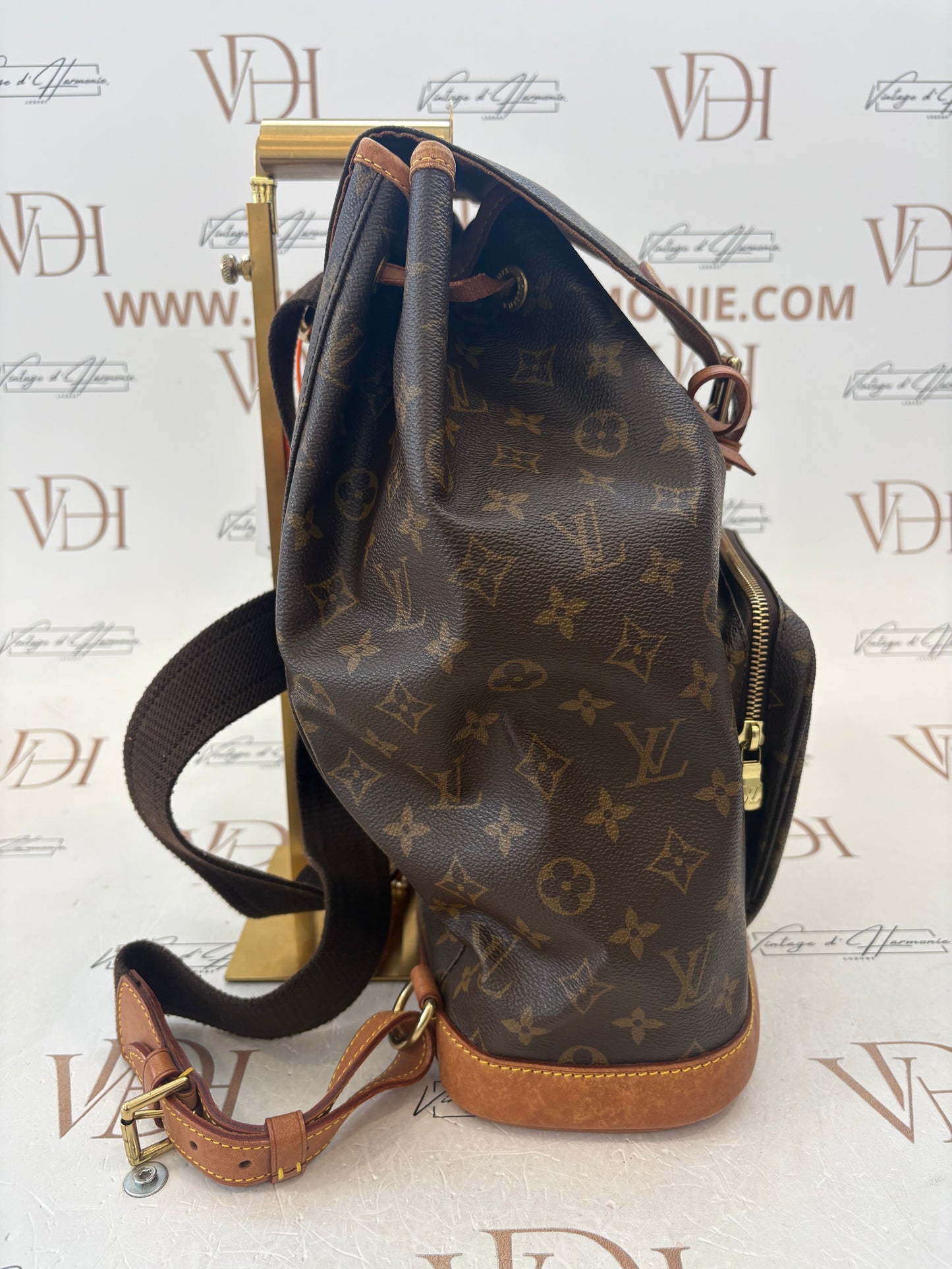 018911 - Louis Vuitton Montsouris GM