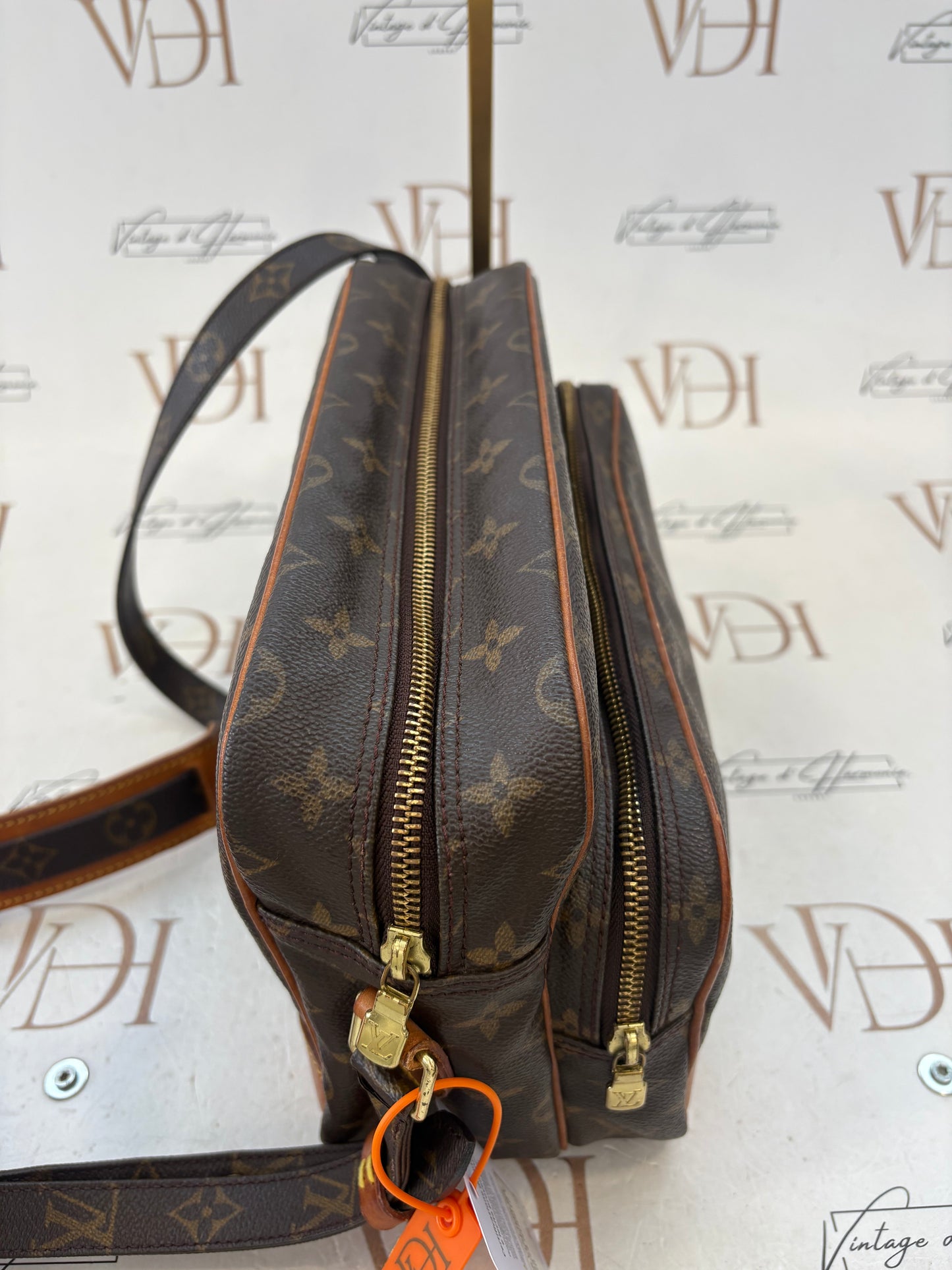 018525 - Louis Vuitton Nile