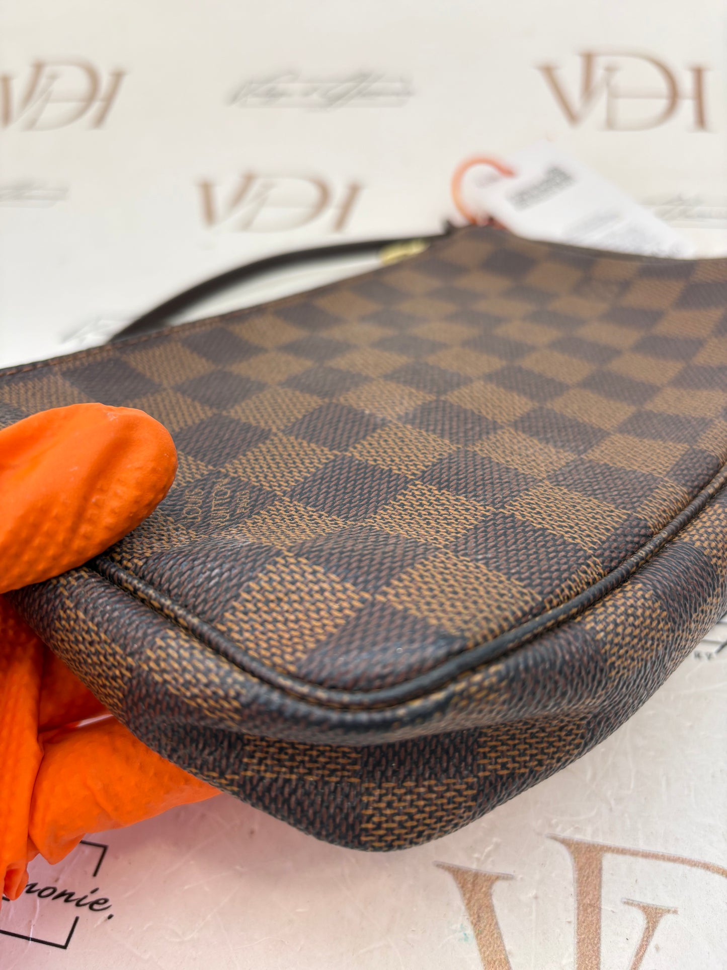 018133 - Louis Vuitton Damier Pochette