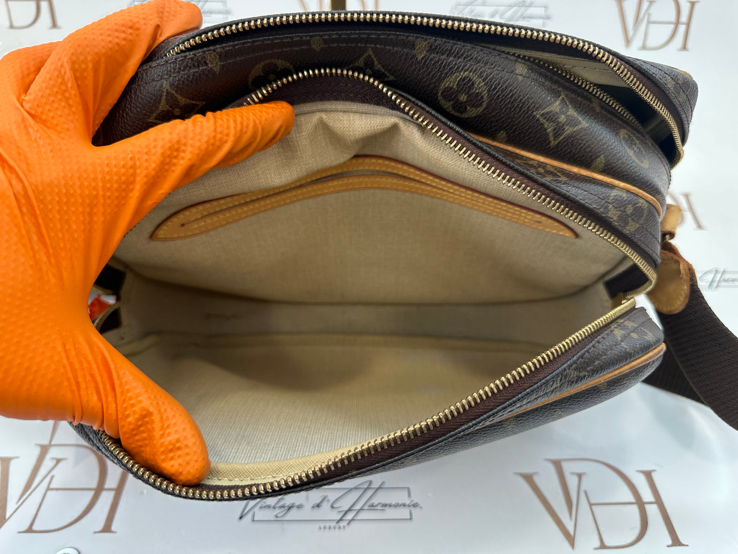018123 - Louis Vuitton Reporter PM