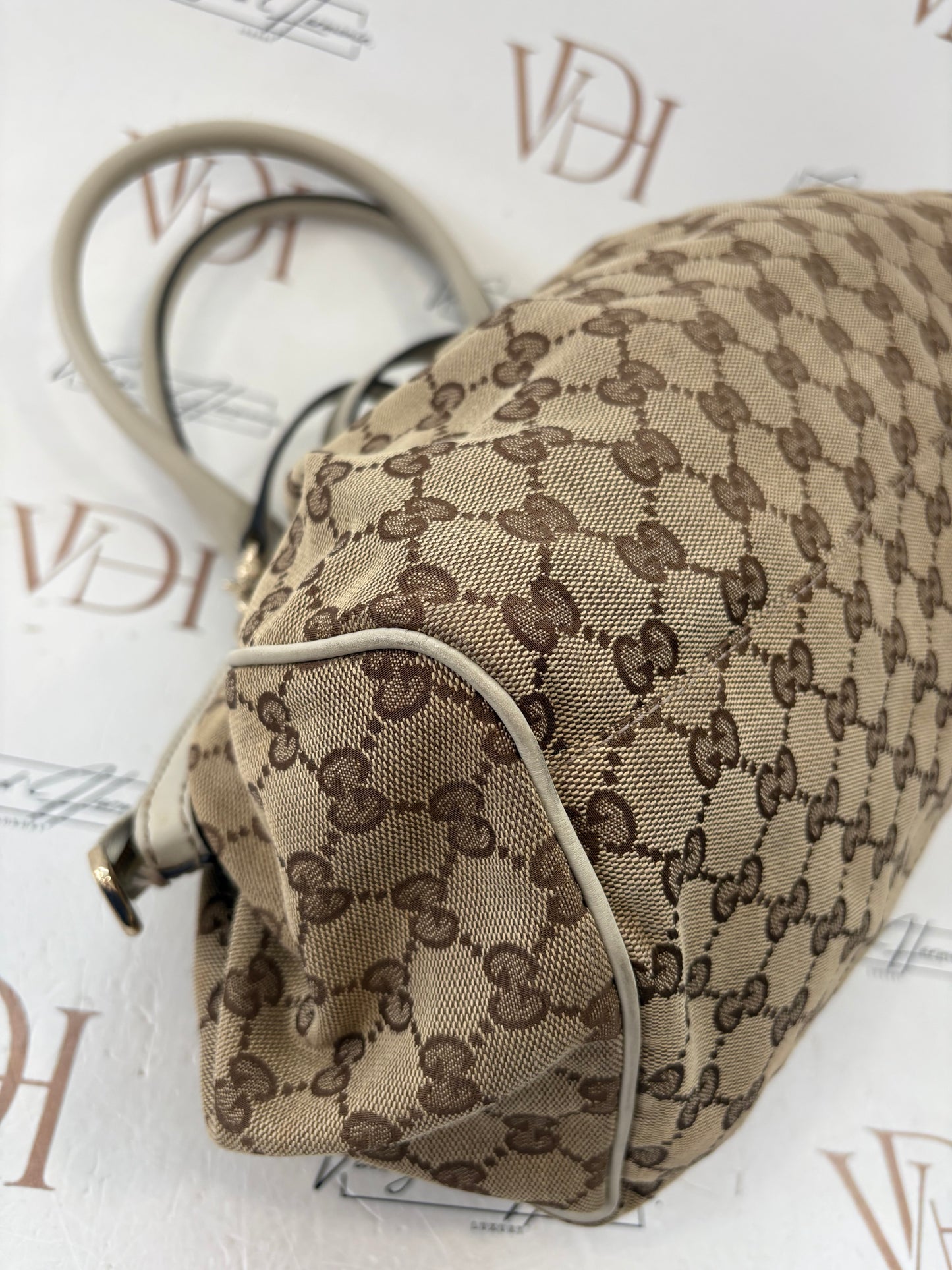 383935 - Gucci Sukey