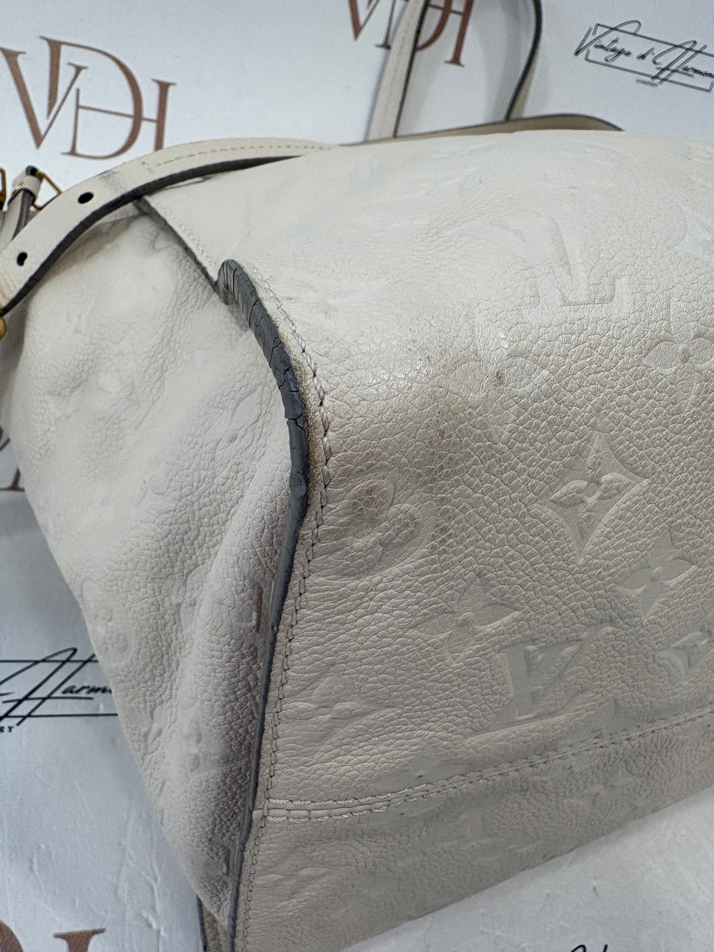 382958 - Louis Vuitton Lumineuse White