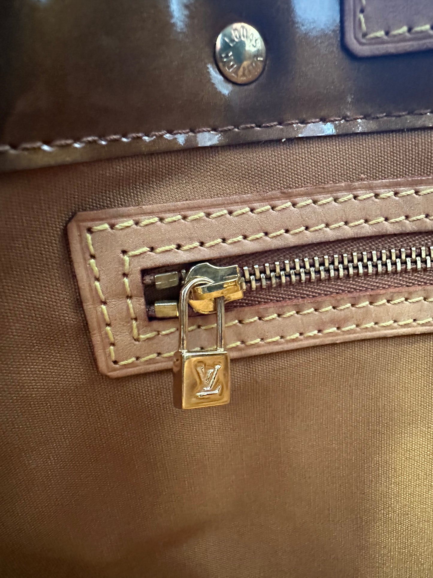 017750 - Louis Vuitton Bronze Vernis Reade PM