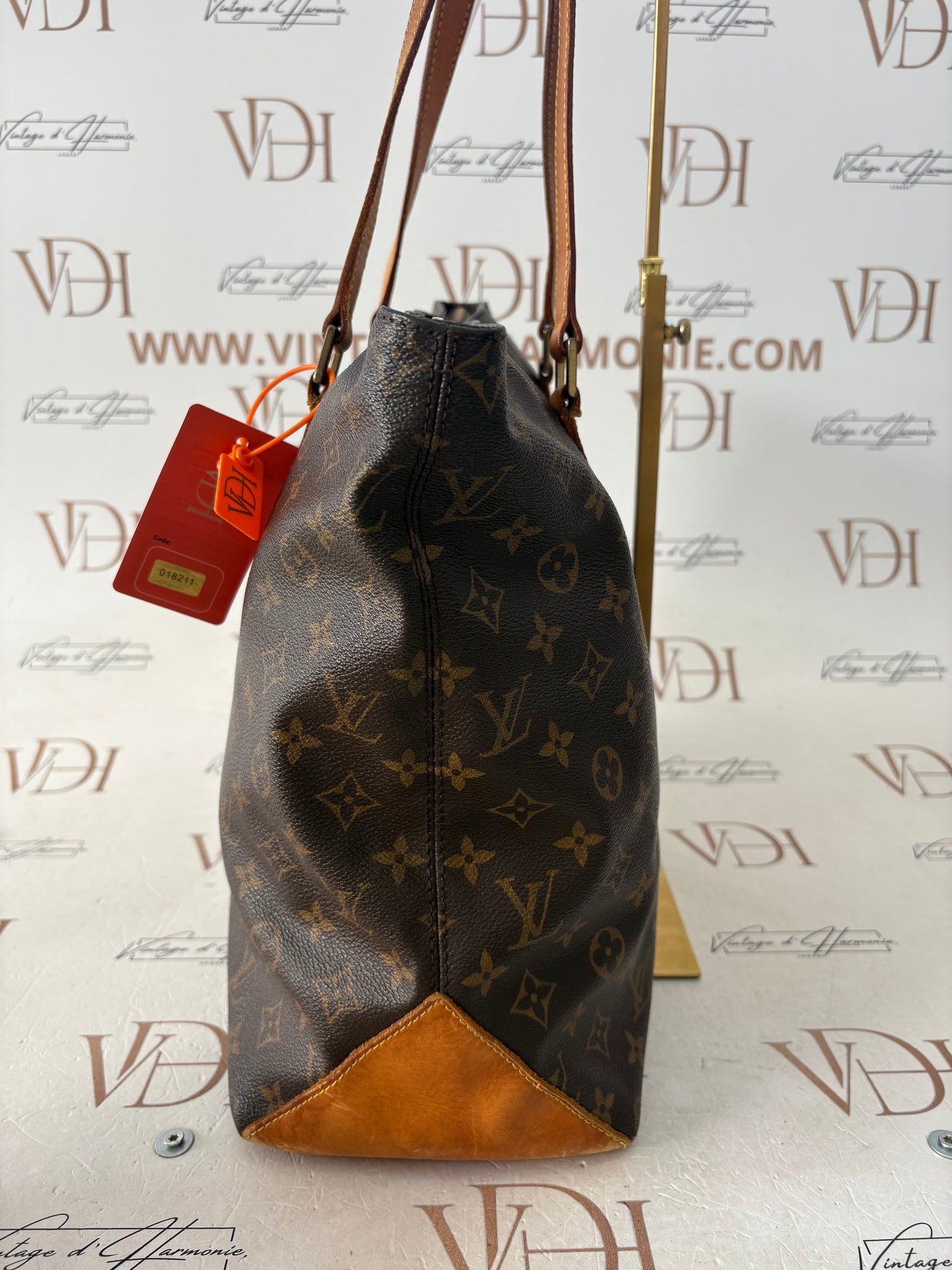 018211 - Louis Vuitton Cabas Mezzo