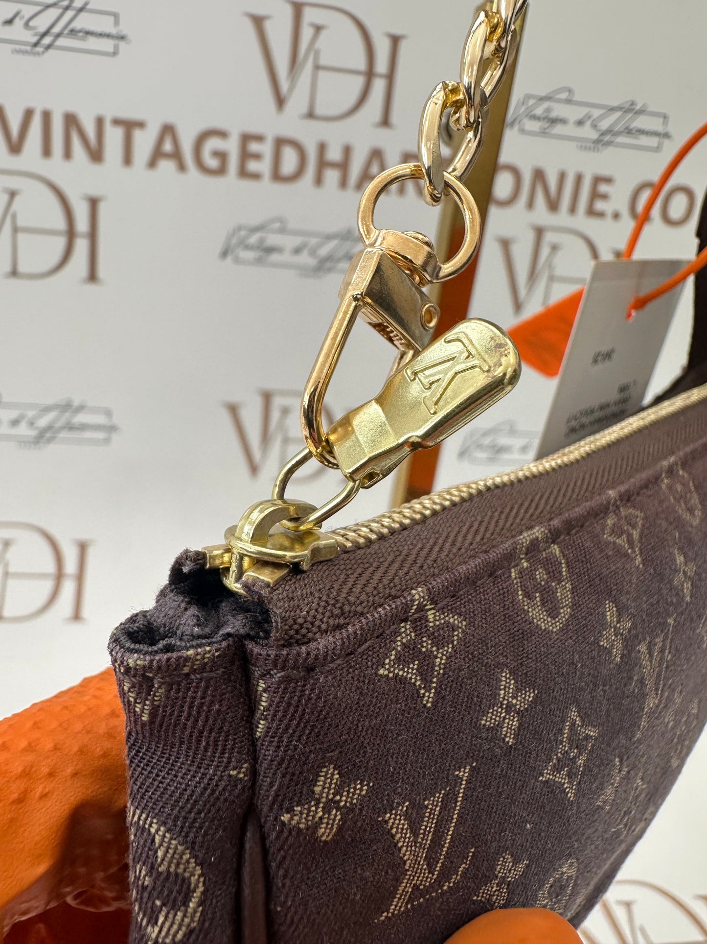 017754 - Louis Vuitton Mini Pouch