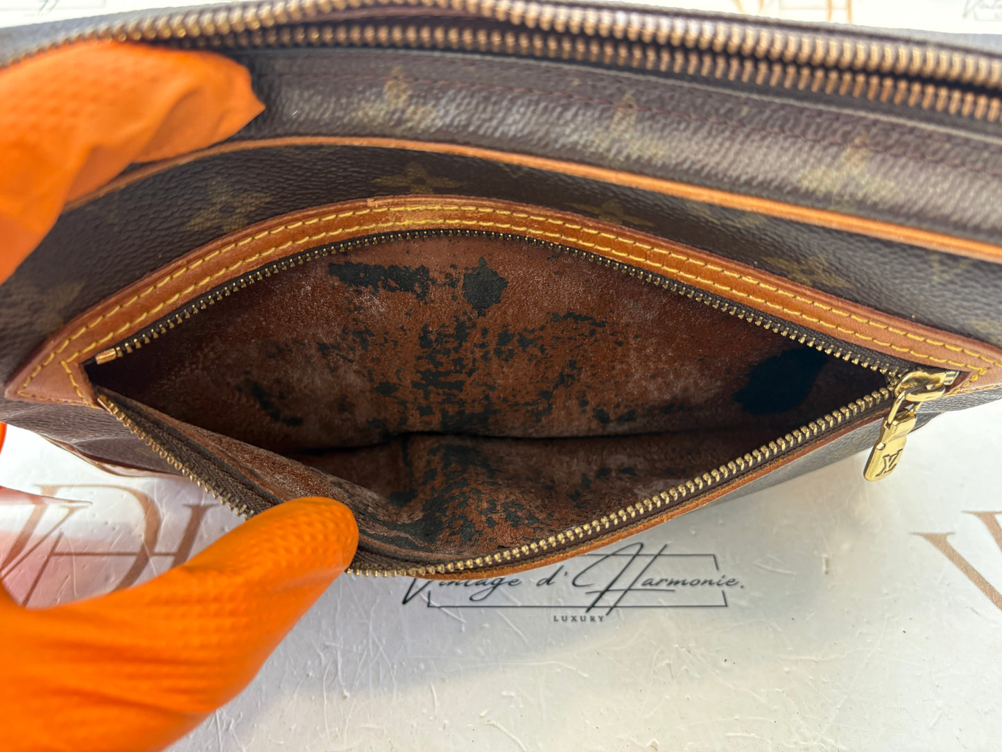 018116 - Louis Vuitton Dragonne GM