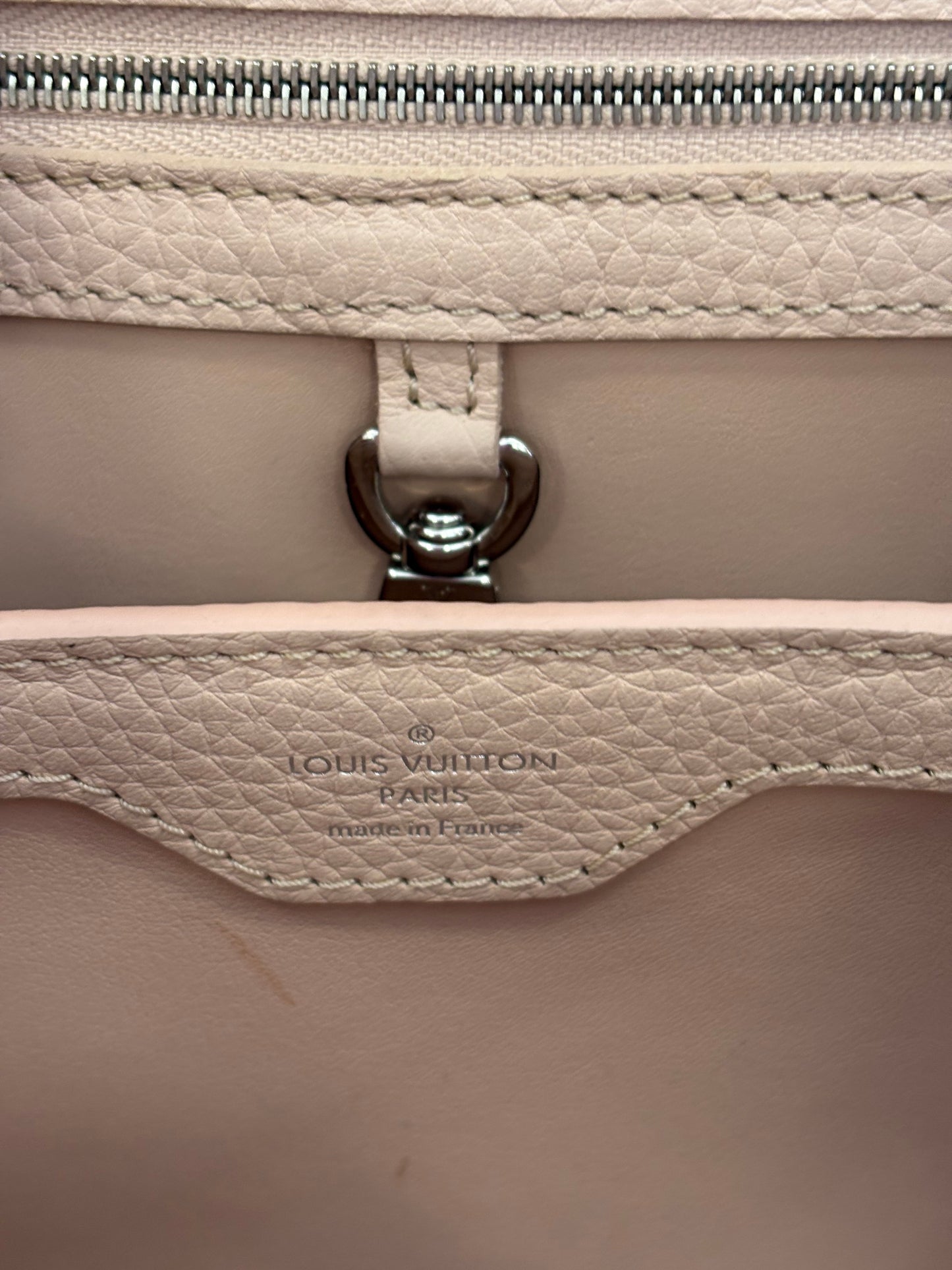 382813 - Louis Vuitton Capucines