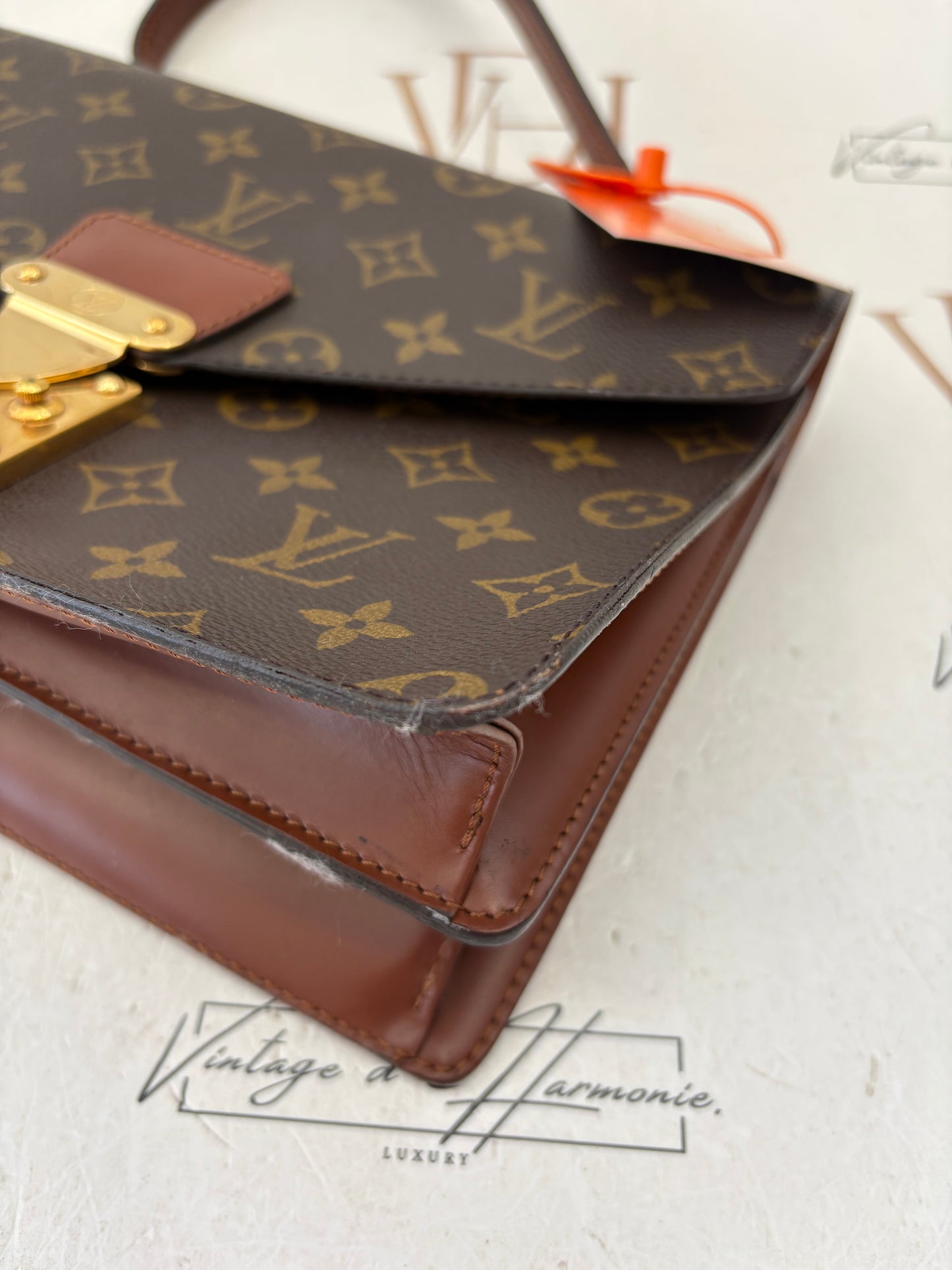 018099 - Louis Vuitton Concorde