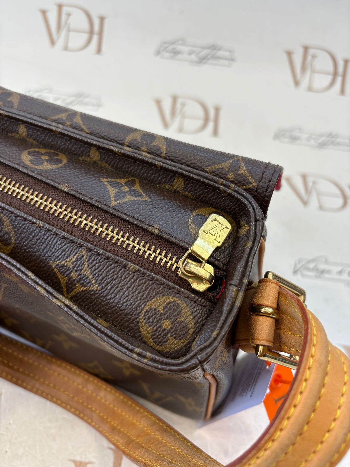 018593 - Louis Vuitton Viva Cite MM