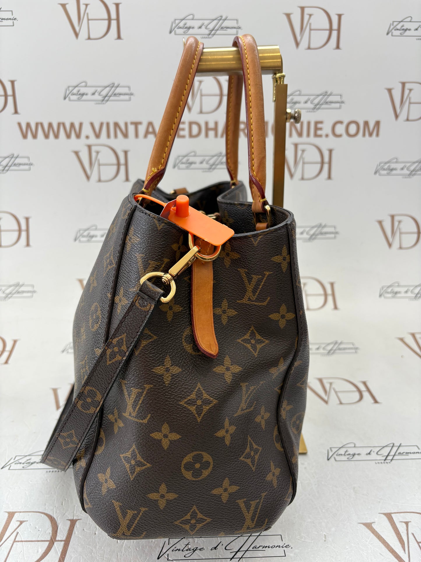 201102 - Louis Vuitton Montaigne
