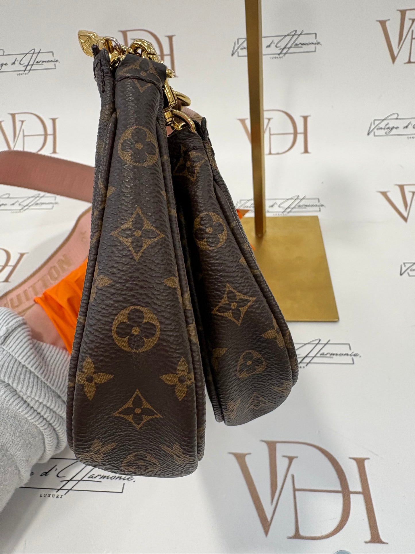 383332- Louis Vuitton Multi Pochette