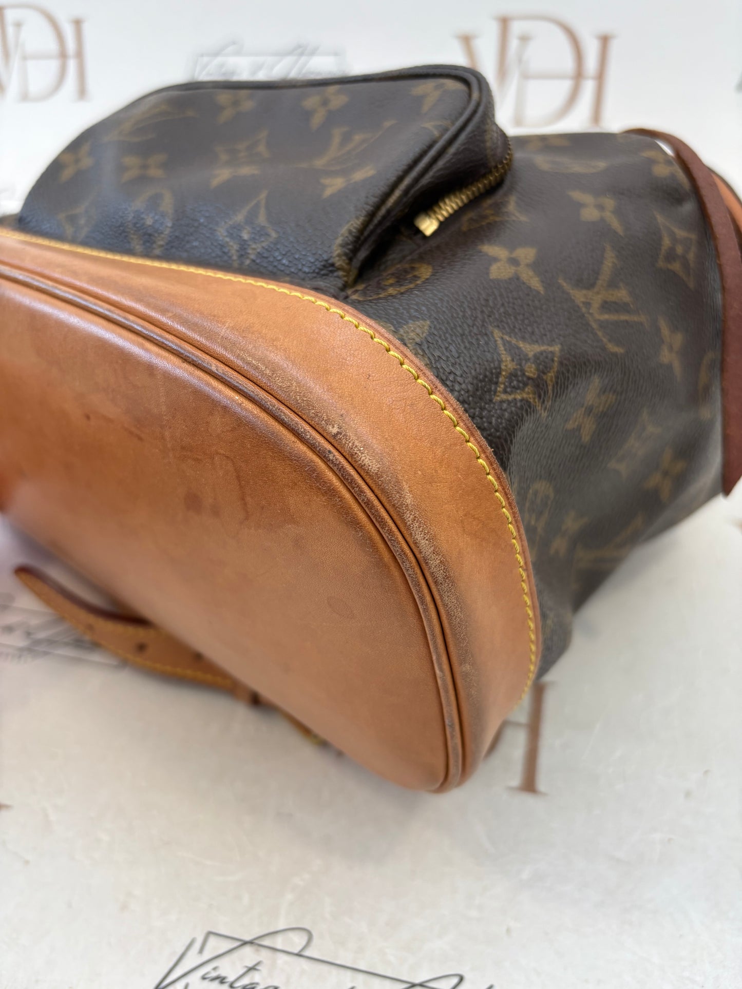 018897 - Louis Vuitton Montsouris MM