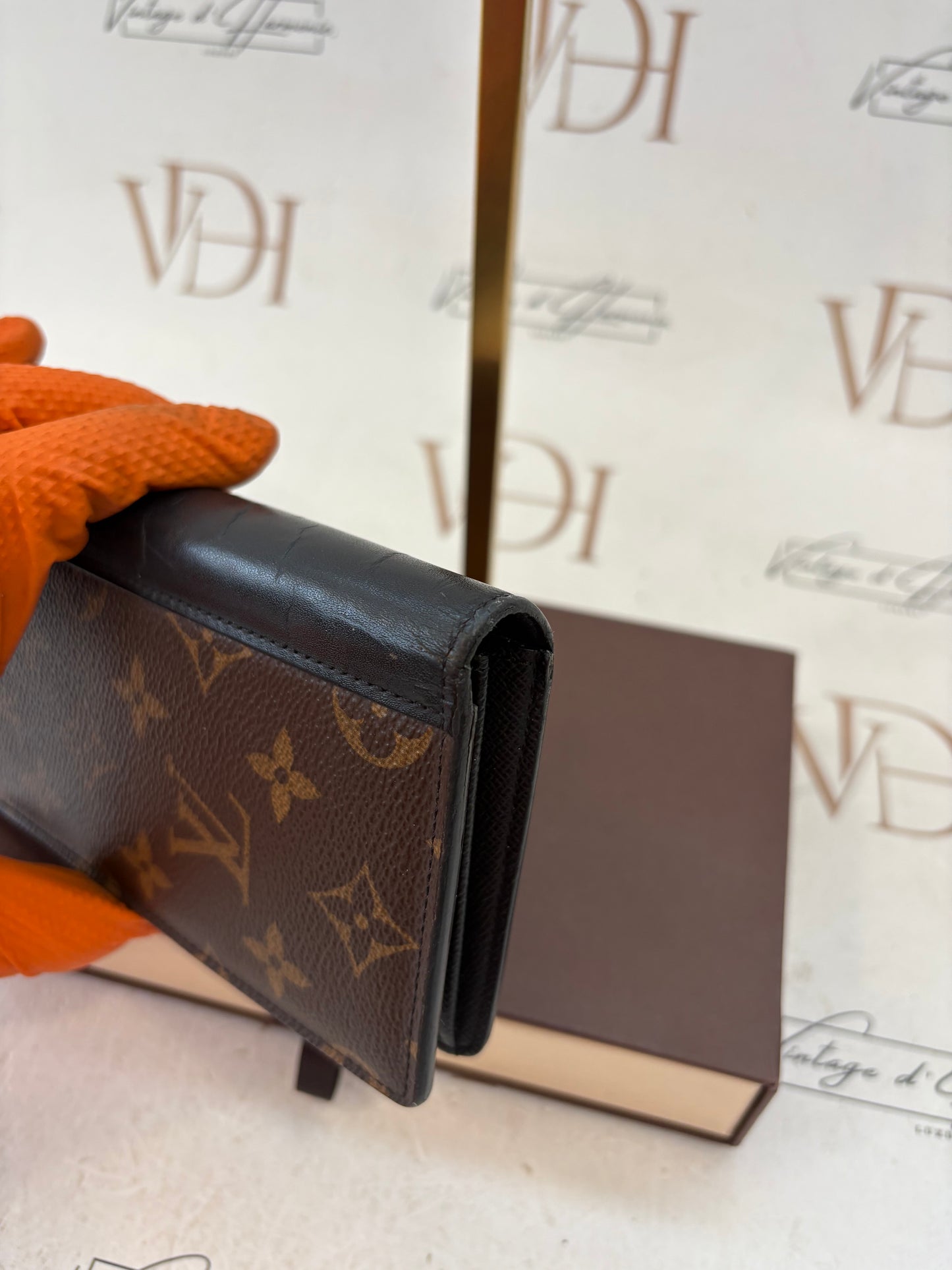017068 - Louis Vuitton Wallet