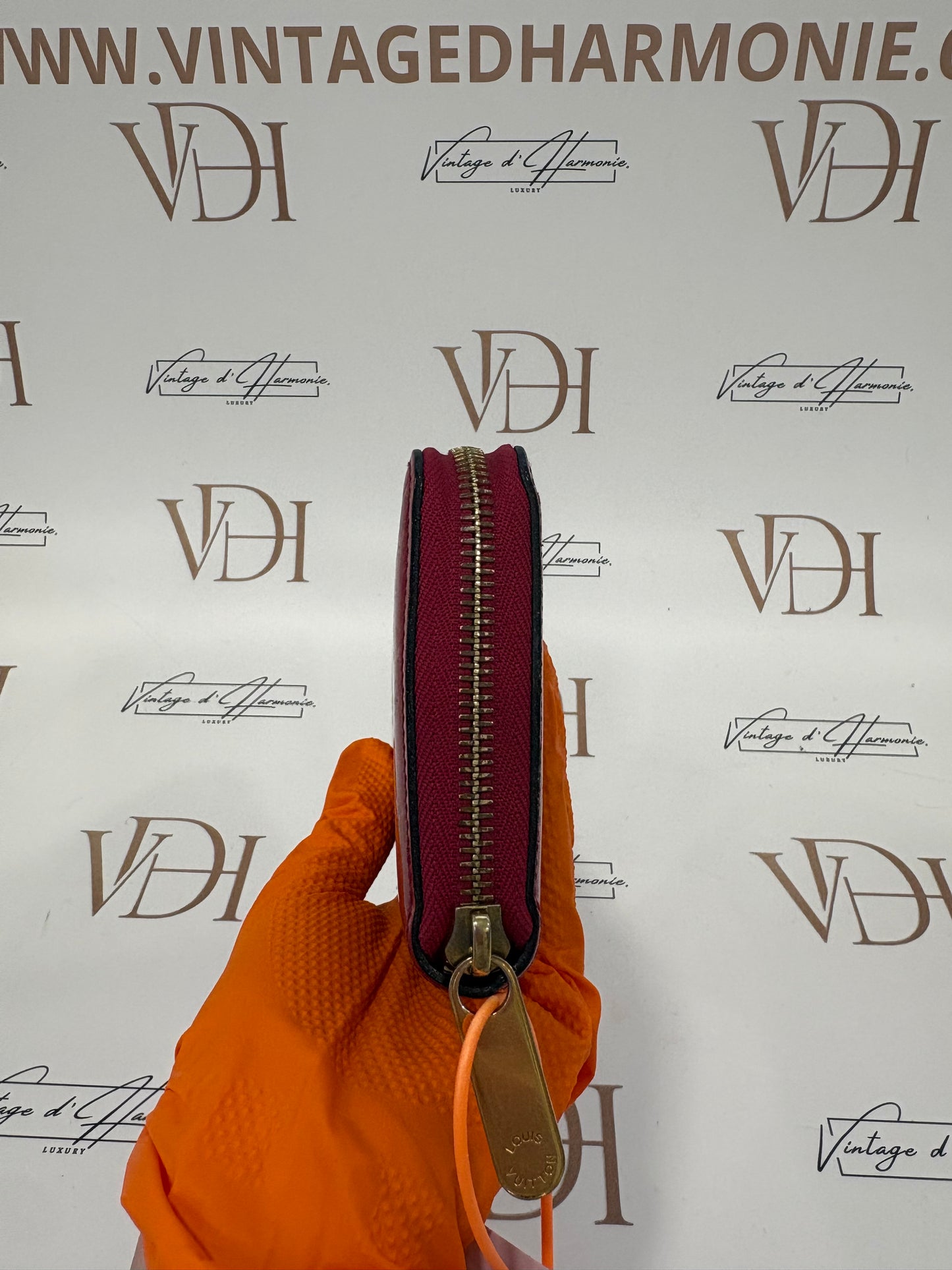 383983 - Louis Vuitton Zippy Wallet