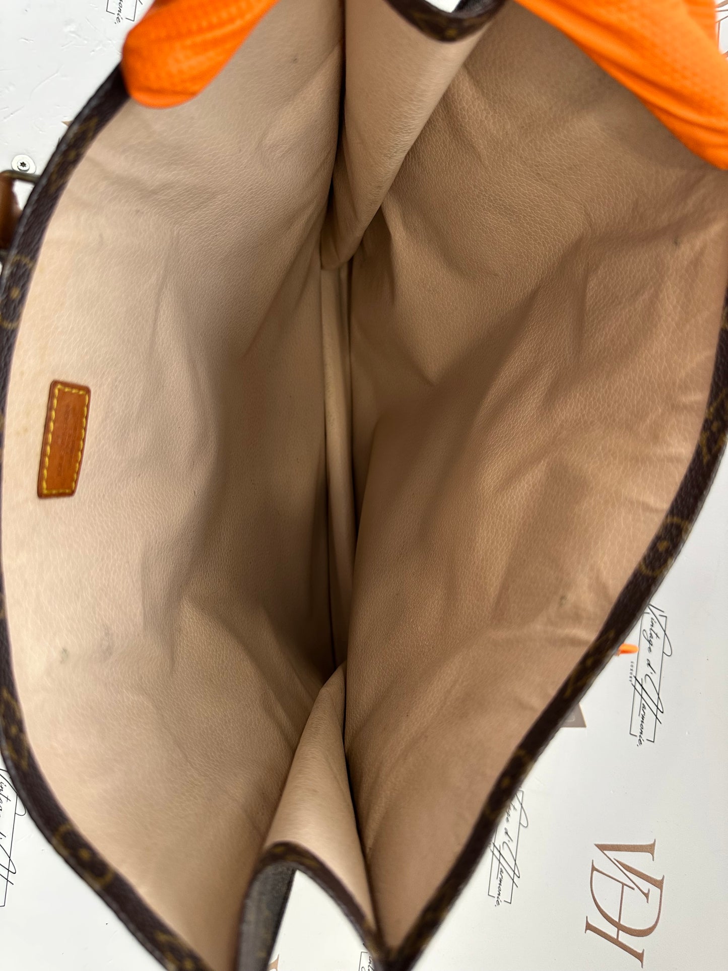 016884 - Louis Vuitton Sac Plat
