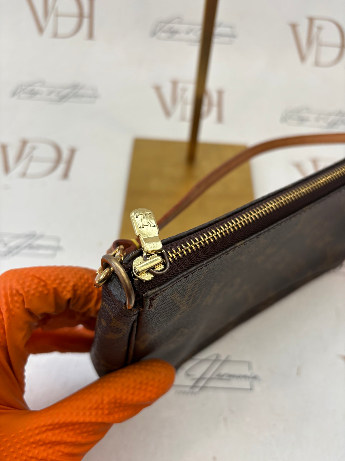 018913 - Louis Vuitton Pochette Accessoires