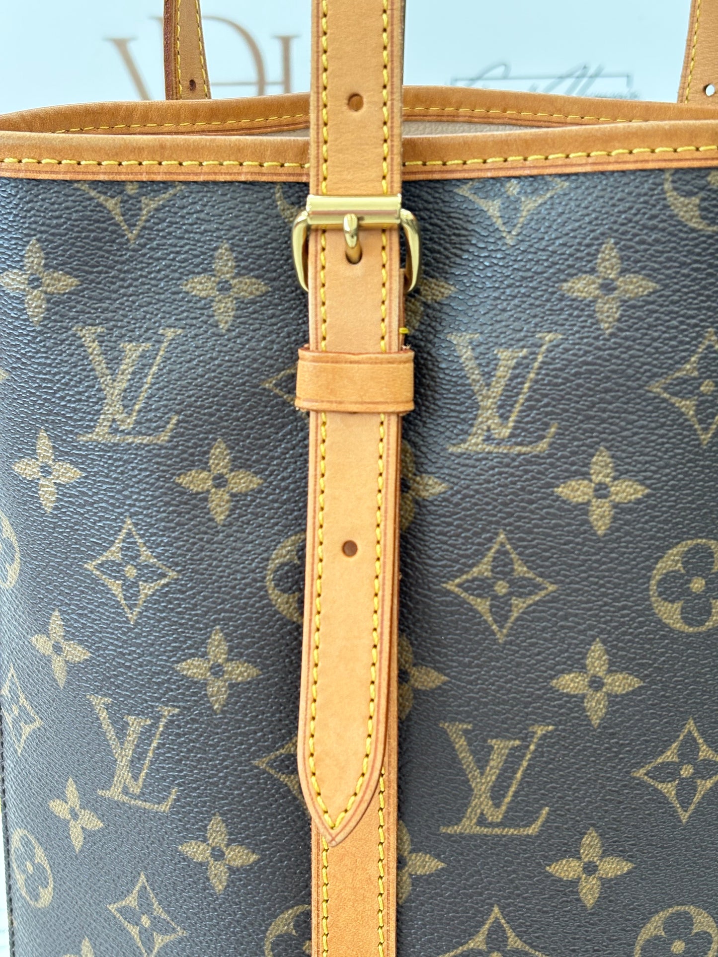 018096 - Louis Vuitton Bucket