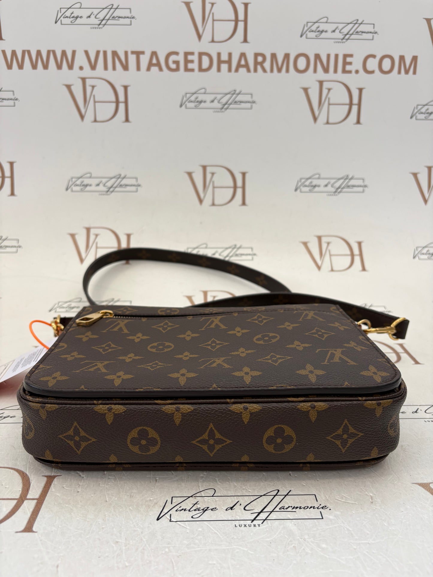 200726 - LV metis con tracolla